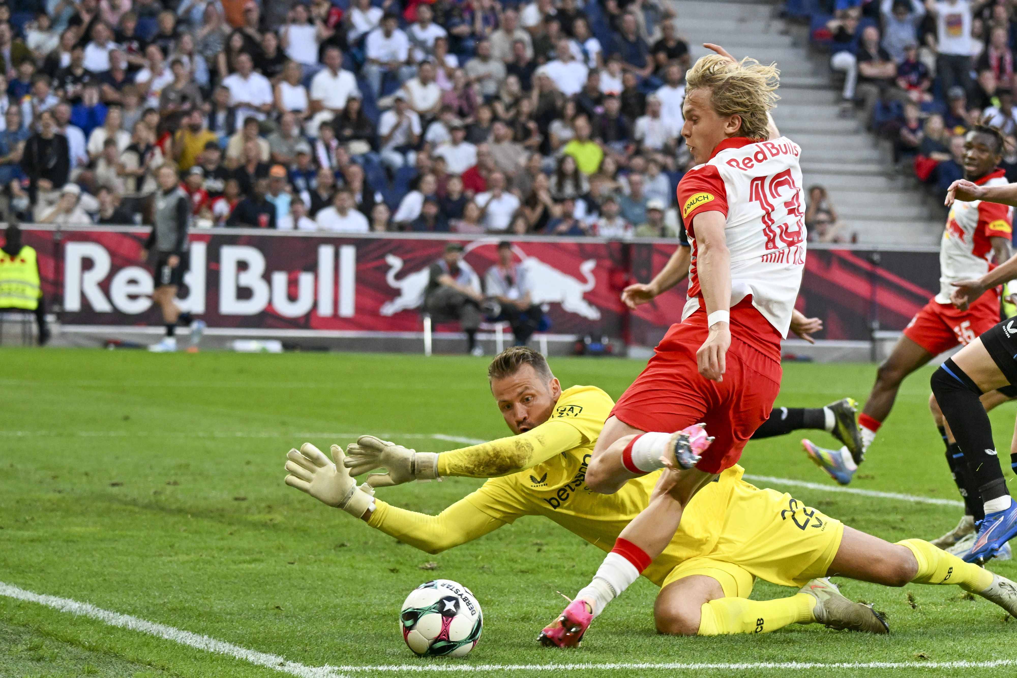 Mignolet eilte gegen Salzburg-Neuzugang Krätzig aus dem Tor.