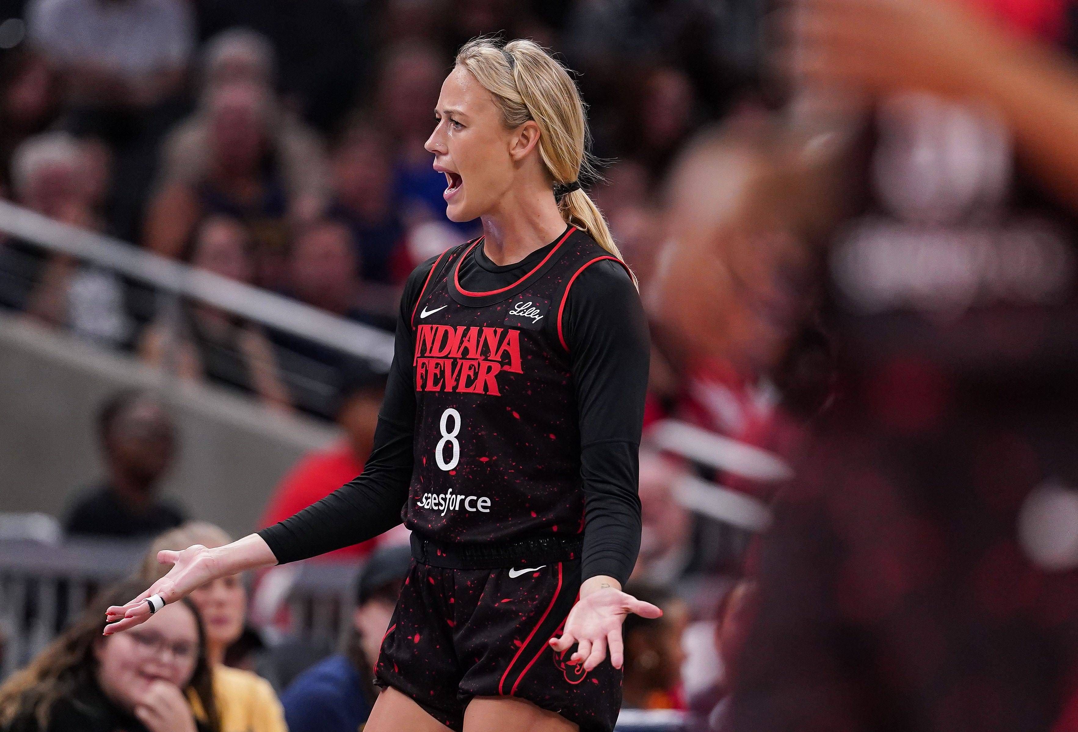 Sophie Cunningham wurde von einem Dildo getroffen. 