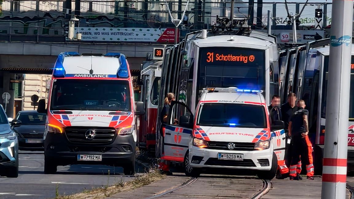 Heute.at - Panne in Wien – Rettung muss eigenes Auto schieben
