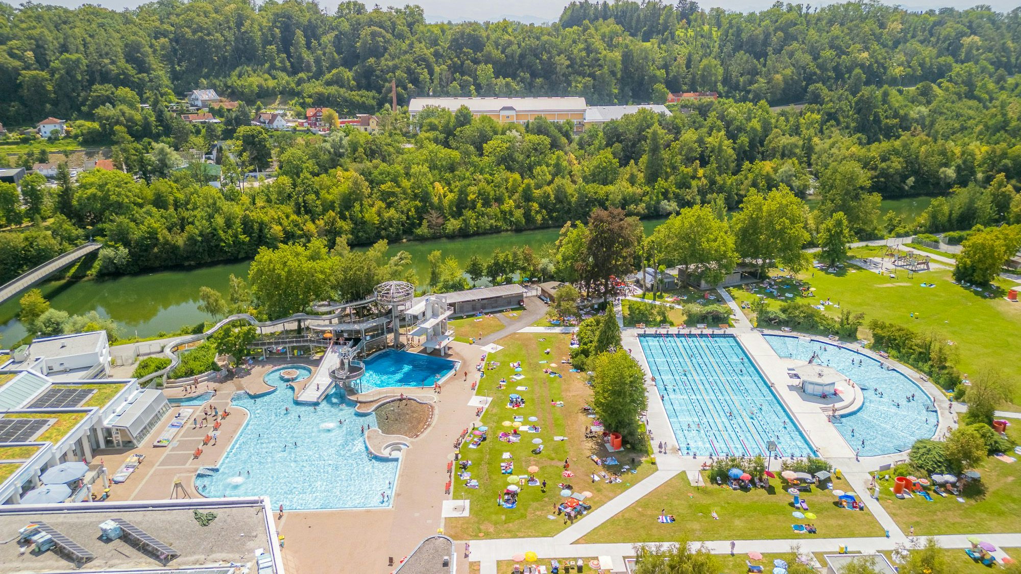 Heute.at - Verregneter Juli – Freibad ächzt unter Besucherschwund