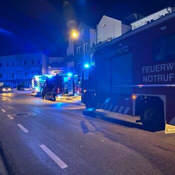 Eine Bewohnerin musste von Rettungskräften versorgt werden.