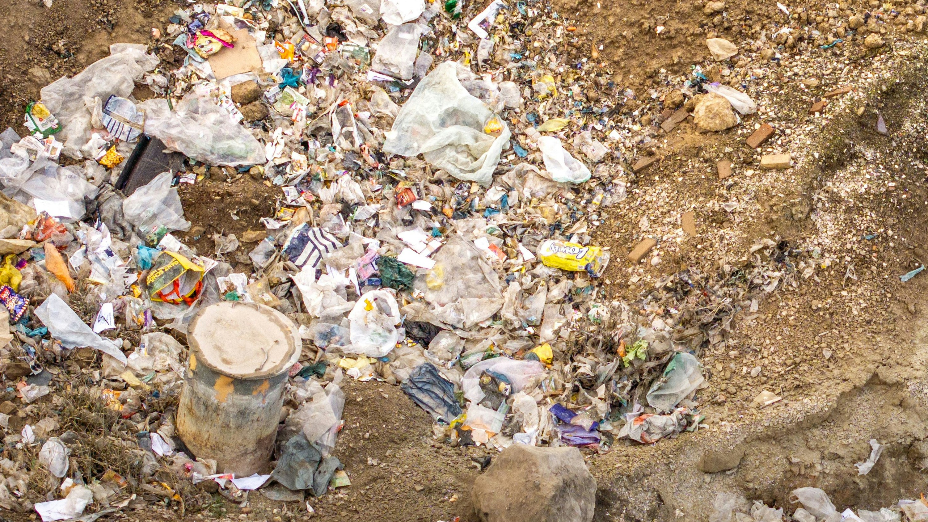 Das Investigativ-Team von Greenpeace dokumentierte den Müll-Skandal mit zahlreichen Bildern.