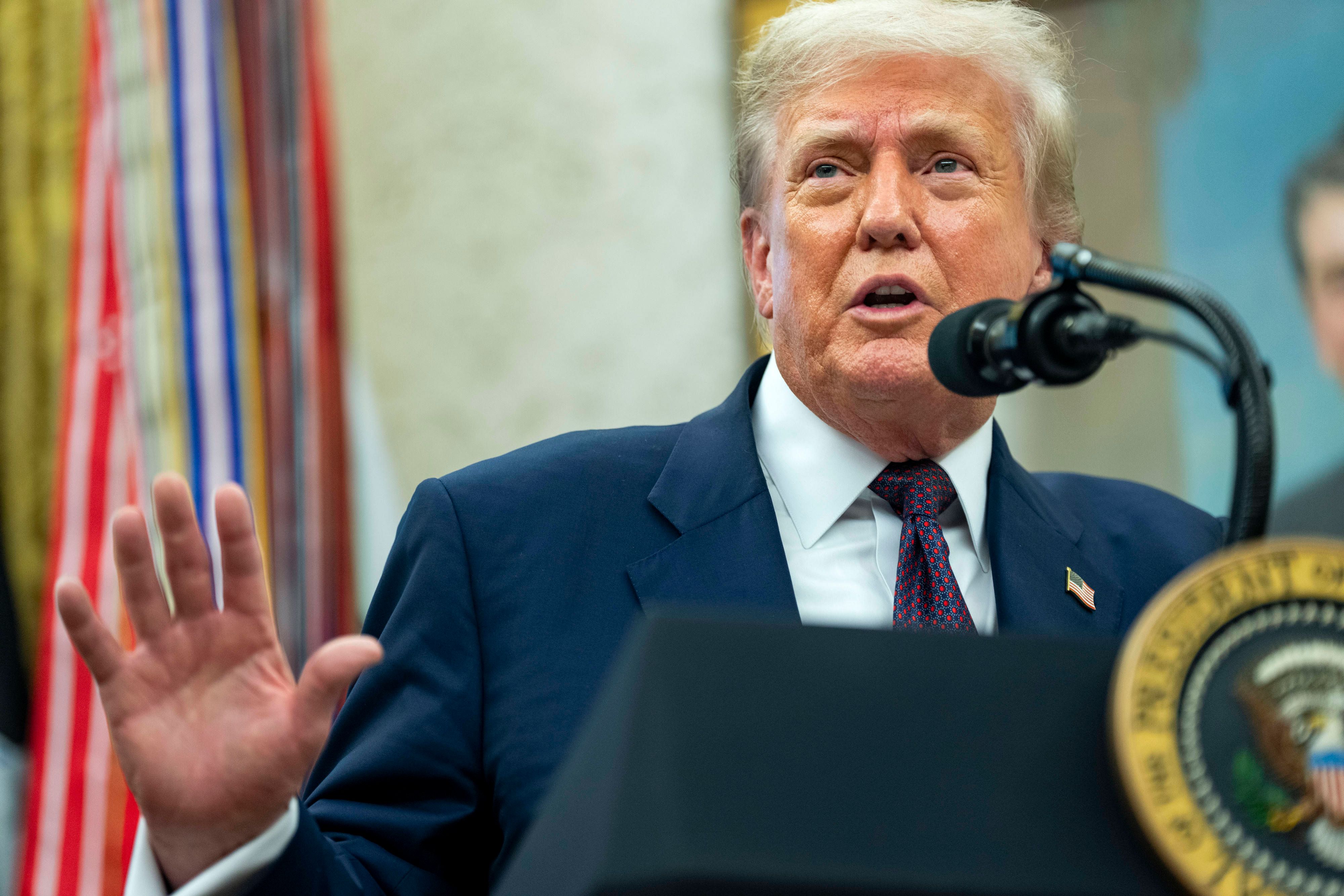 Trump begründet die Zölle mit Handelsdefiziten, die ein Sicherheitsrisiko für die USA darstellen.