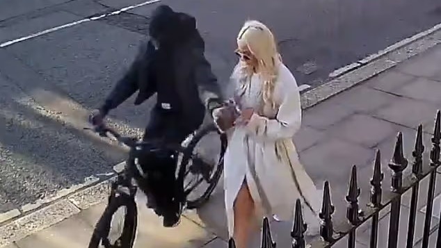 Nicht nur auf Motorrädern, auch auf Fahrrädern sind die Räuber unterwegs.