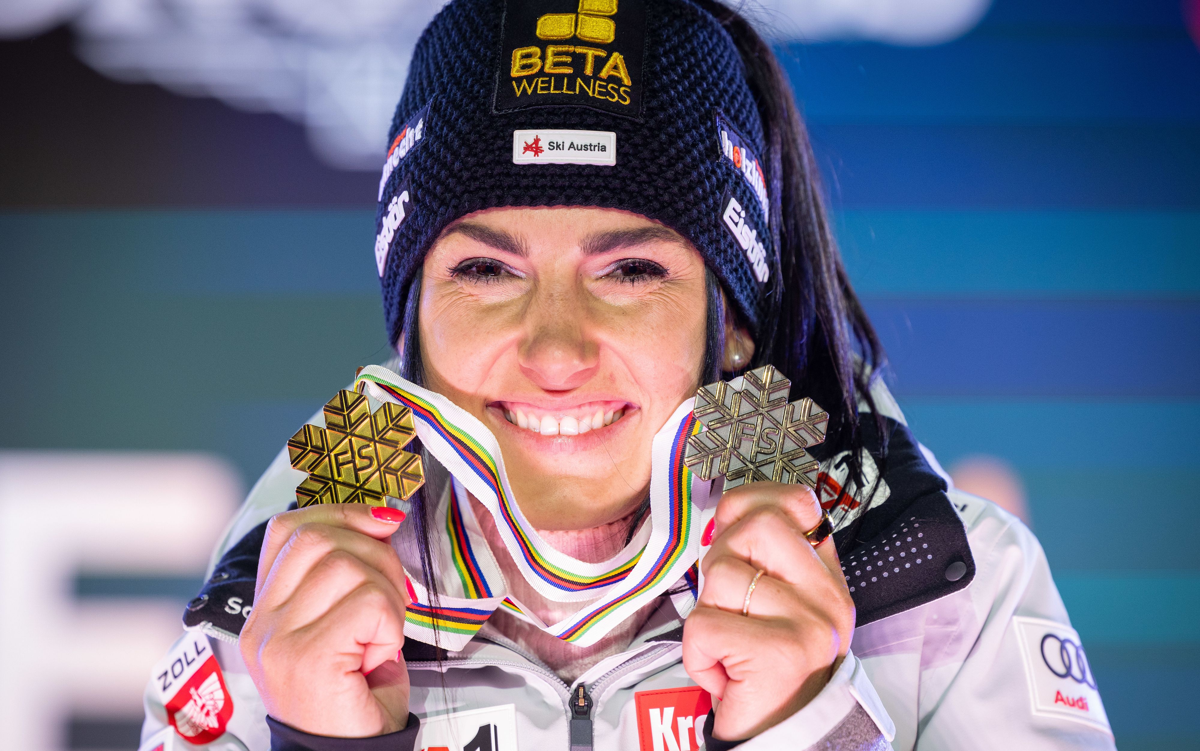 Stephanie Venier holte bei der Ski-WM in Saalbach Gold im Super-G und Bronze in der Team-Kombination. 