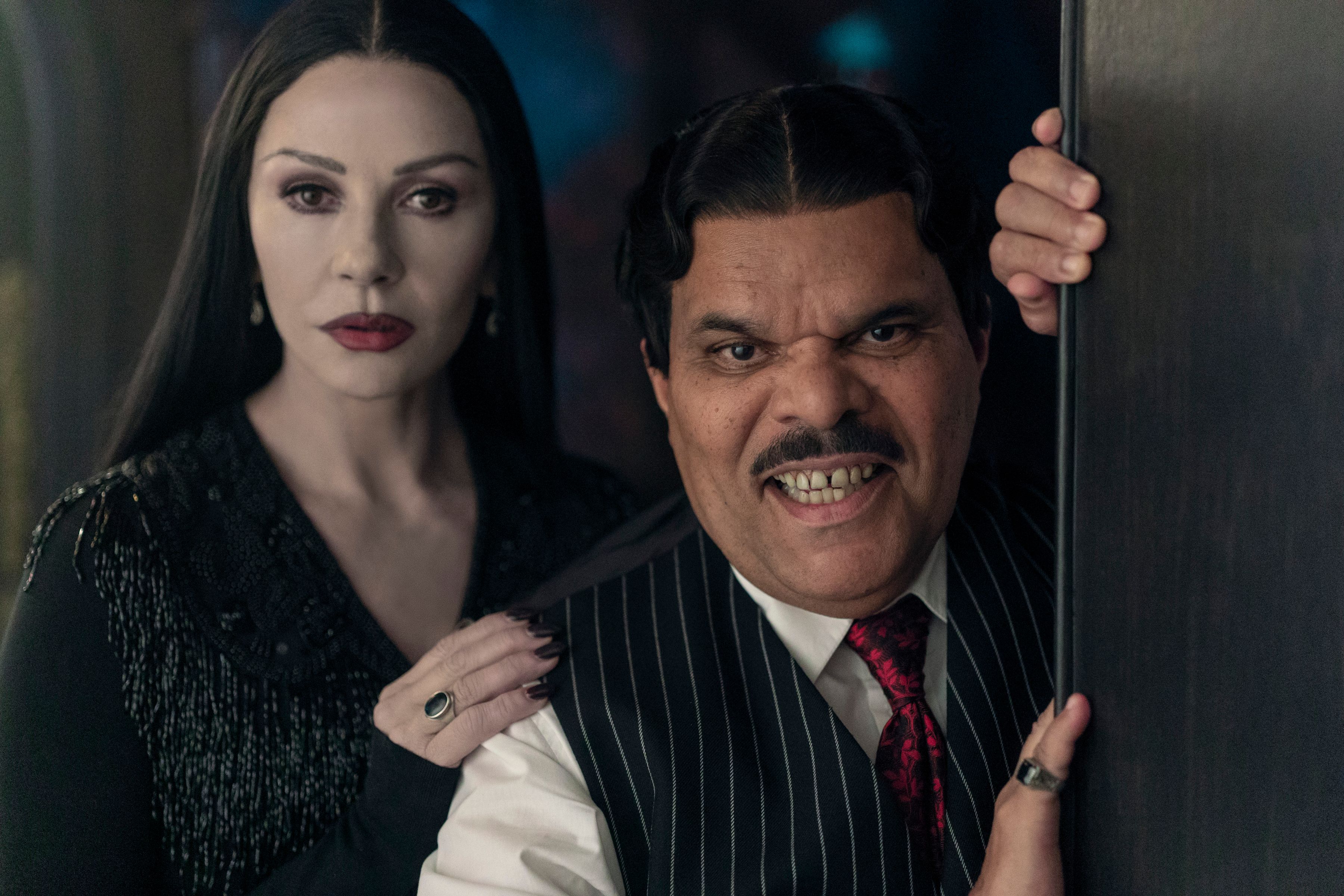 Eltern, wie man sie sich als Teenager wünscht: Morticia (Catherine Zeta-Jones) und Gomez (Luis Guzmán) Addams