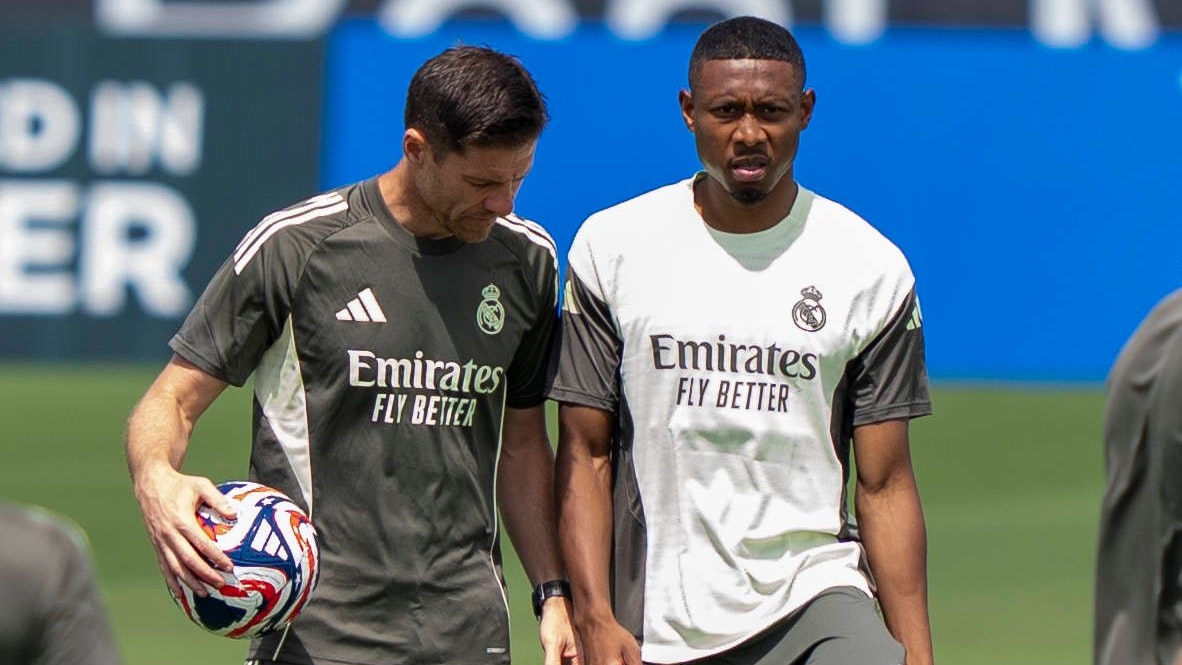 David Alaba und Real-Trainer Xabi Alonso.