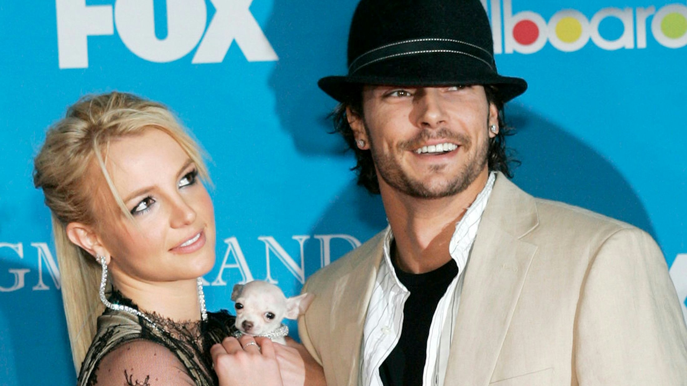 Heute.at - ER packt aus! Britneys Ex bringt Skandal-Buch heraus