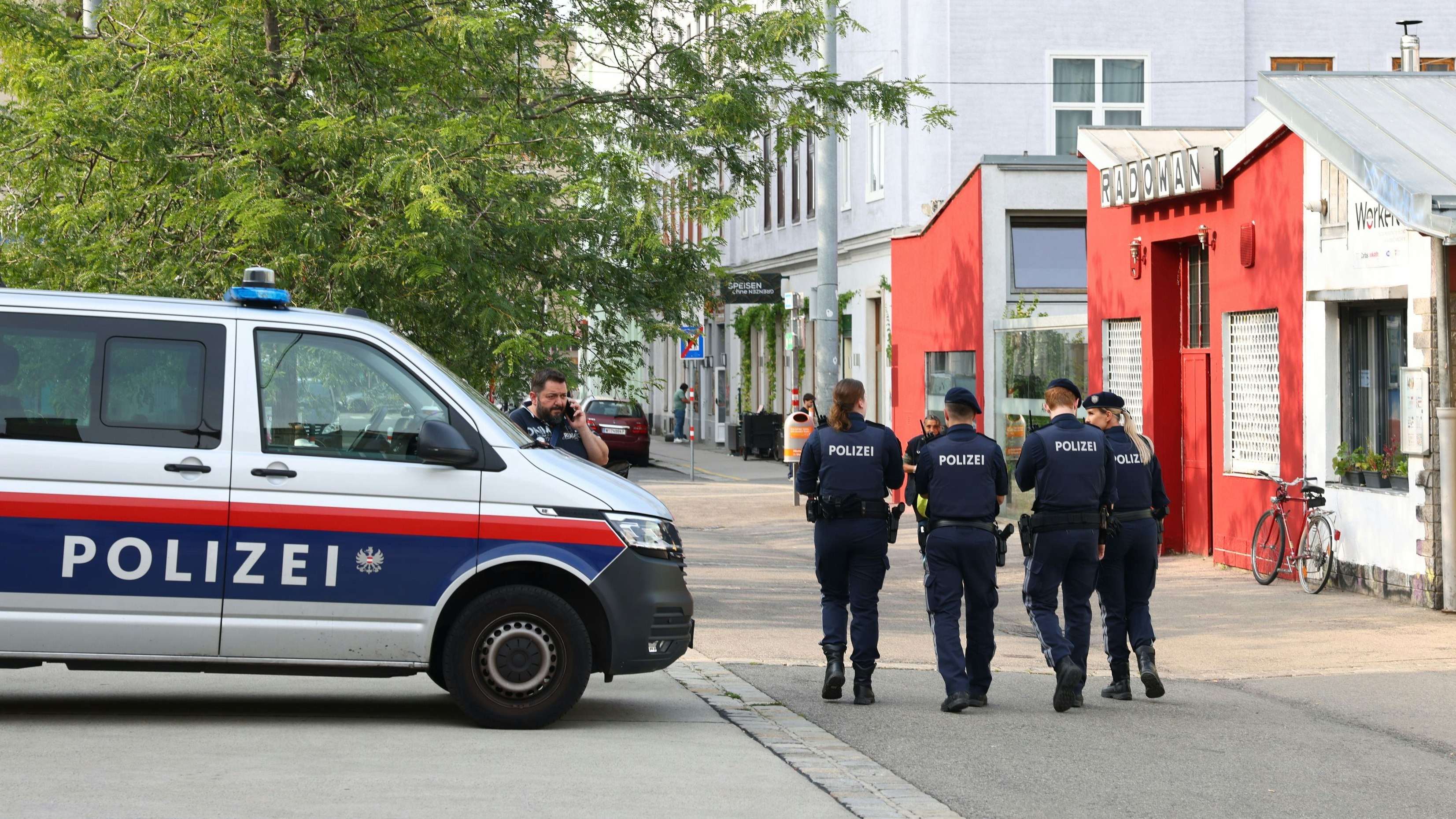 Heute.at - Waffenverbot am Yppenplatz wird um 3 Monate verlängert