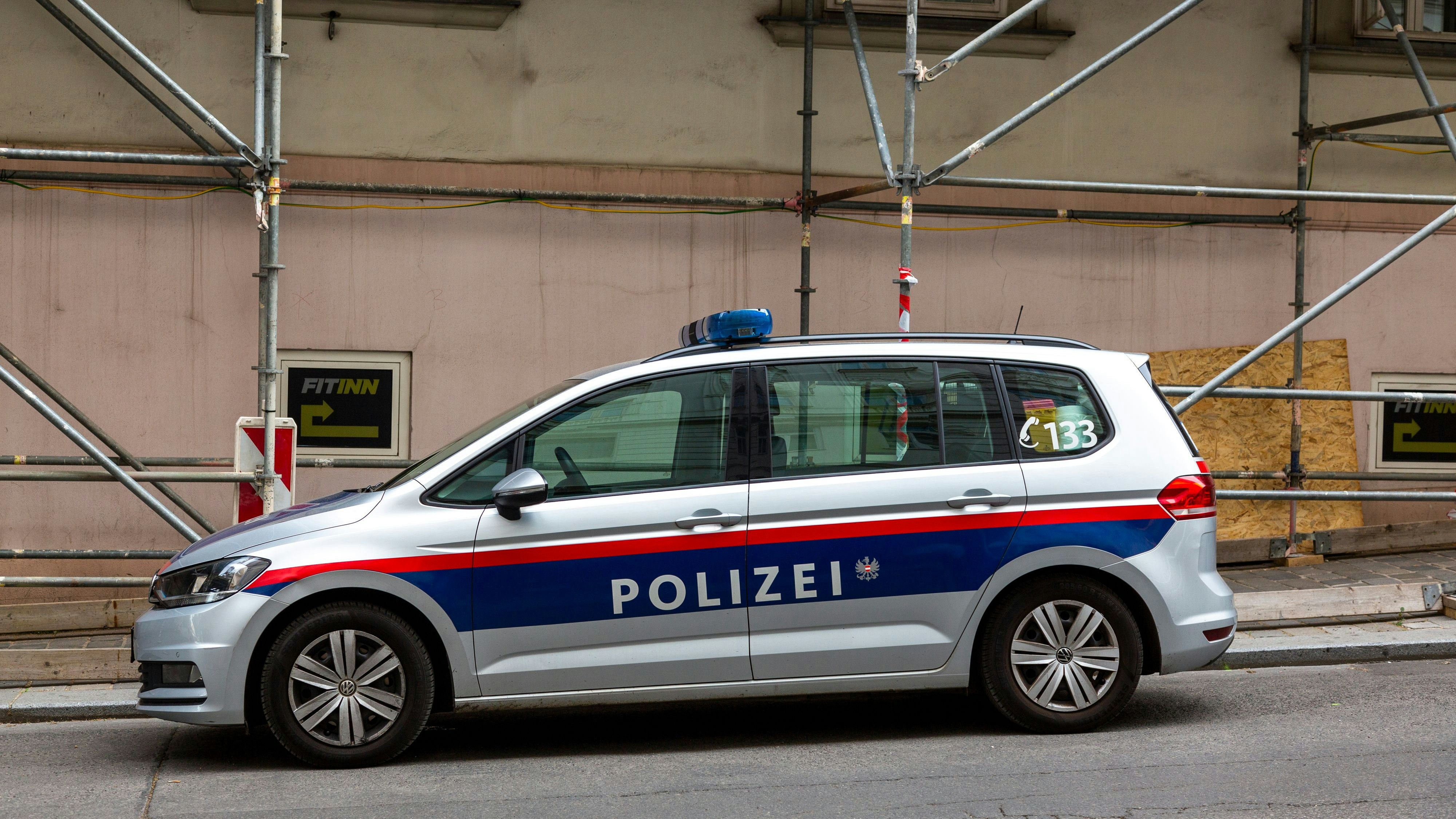 Heute.at - Unbekannte stechen auf Hals von Pferd ein