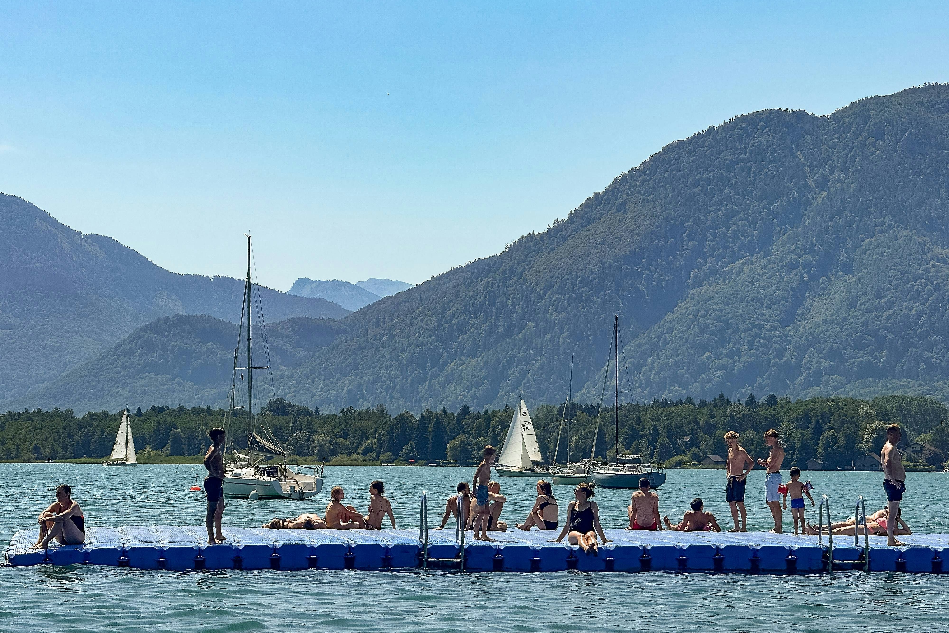Auf den "Gemeingebrauch", also die Nutzung des Gewässers für Schwimmer, Surfer, Ruderer etc., hat die Kündigung der Pachtverträge keinerlei Einfluss