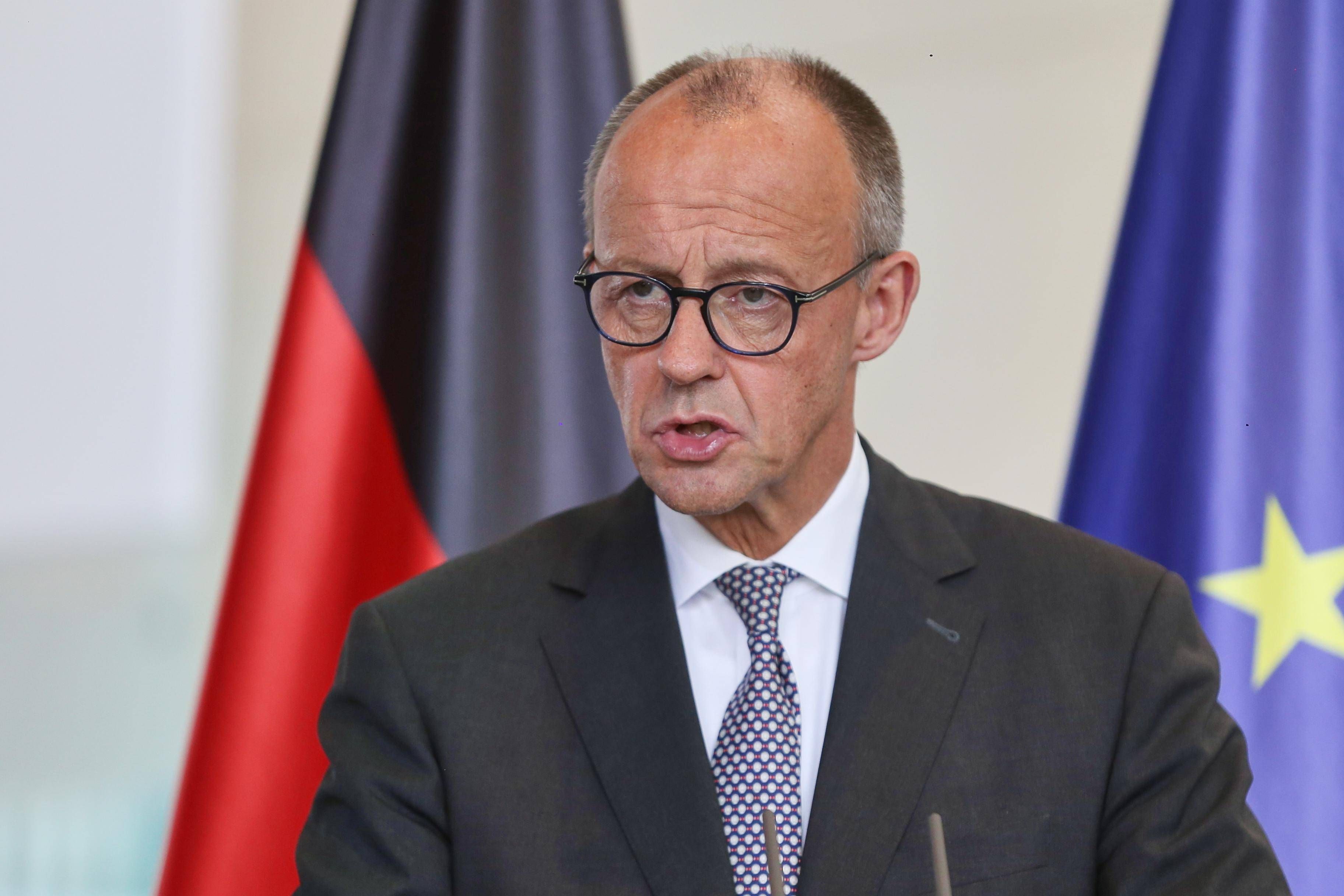 Der deutsche Bundeskanzler Friedrich Merz setzt teilweise die Waffenlieferungen an Israel aus.