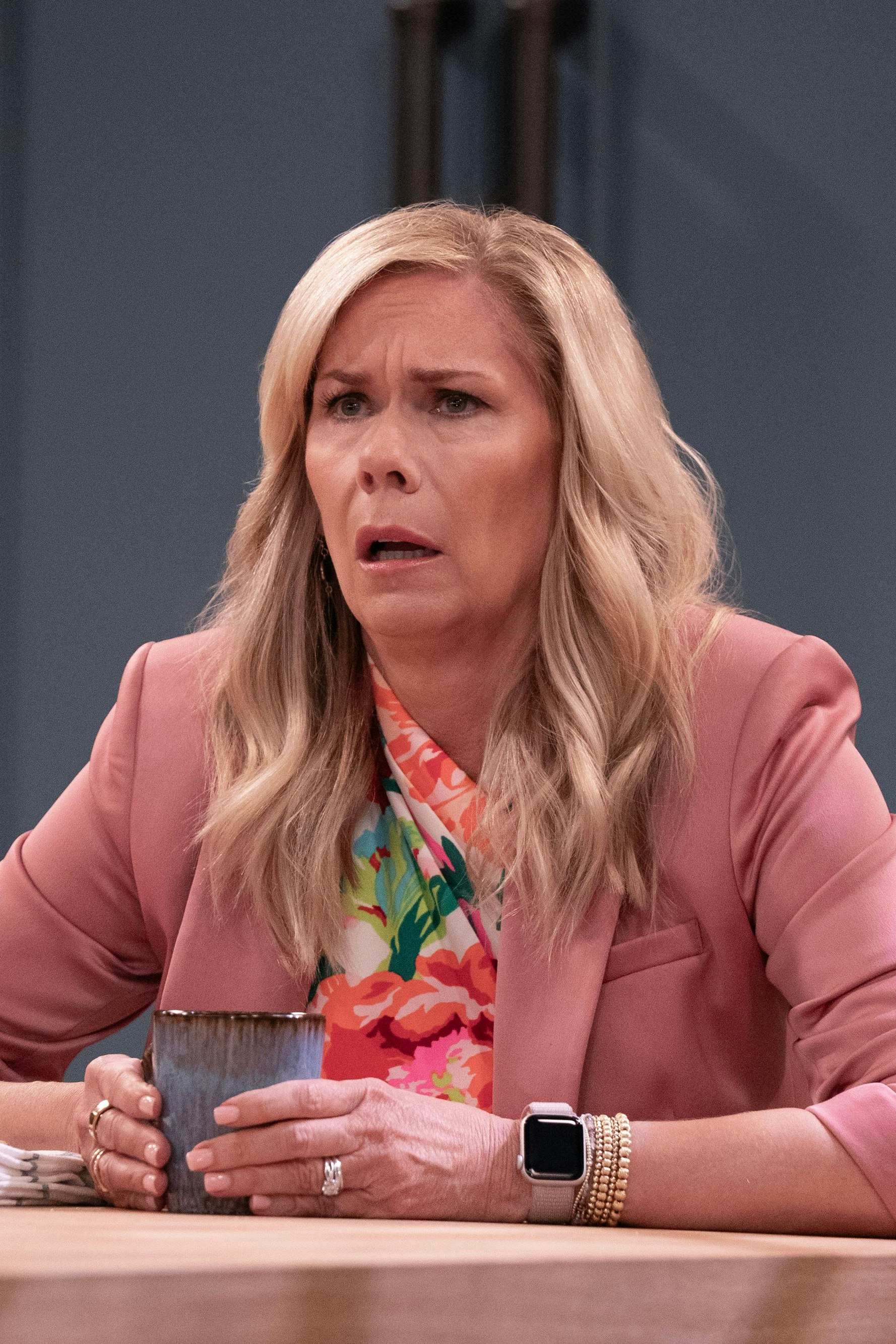 Die Stand-up-Comedian Leanne Morgan spielt die titelgebende "Leanne" und hat die Serie auch mitentwickelt