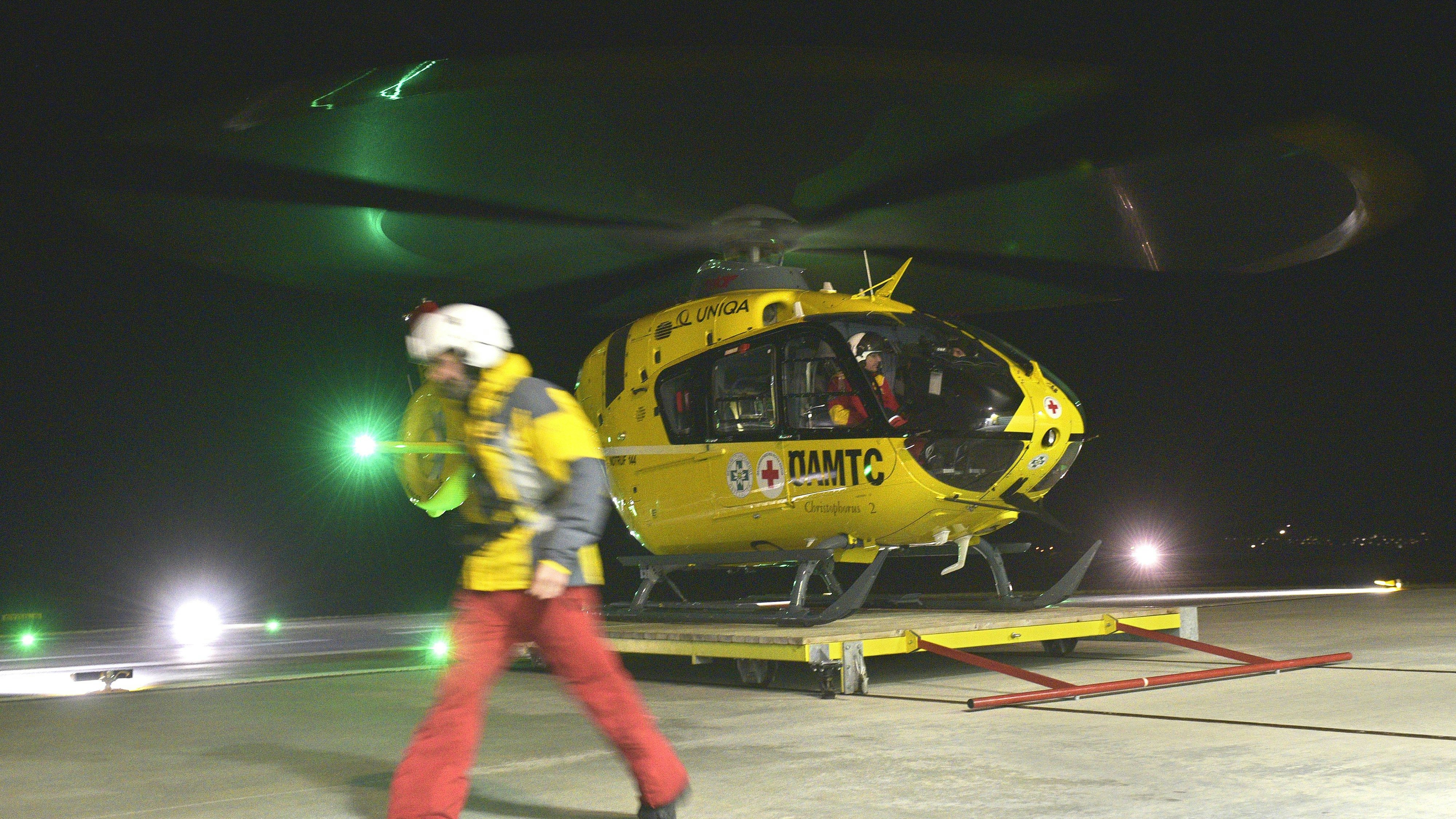 Heute.at - Zwei Biker crashen frontal – Rettungs-Heli im Einsatz