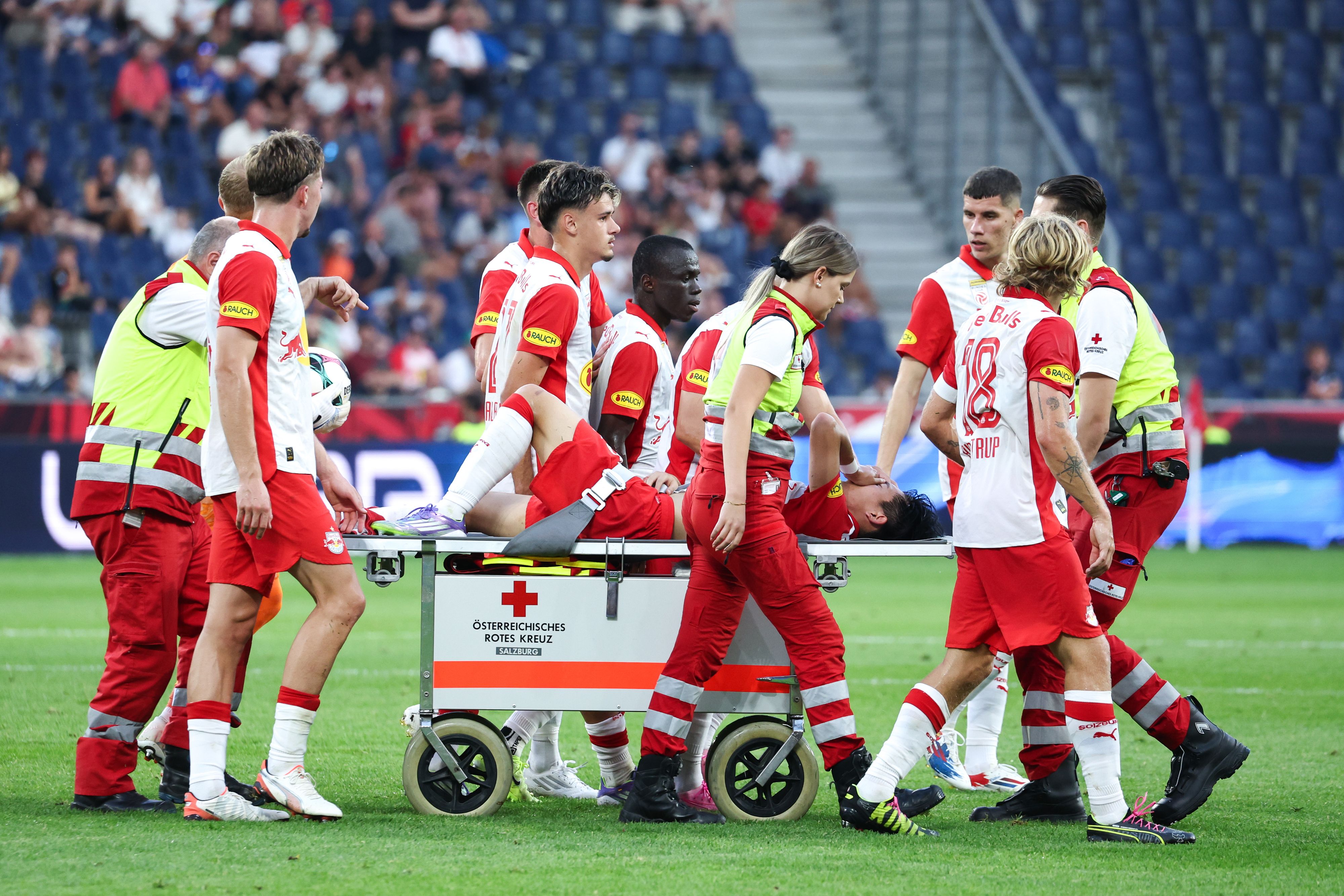 Salzburg-Star Sota Kitano droht eine lange Verletzungspause.