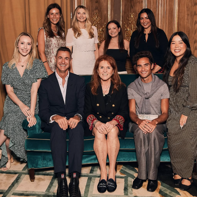 Mit ihren Schuhen sendet Sarah Ferguson eine Nachricht.