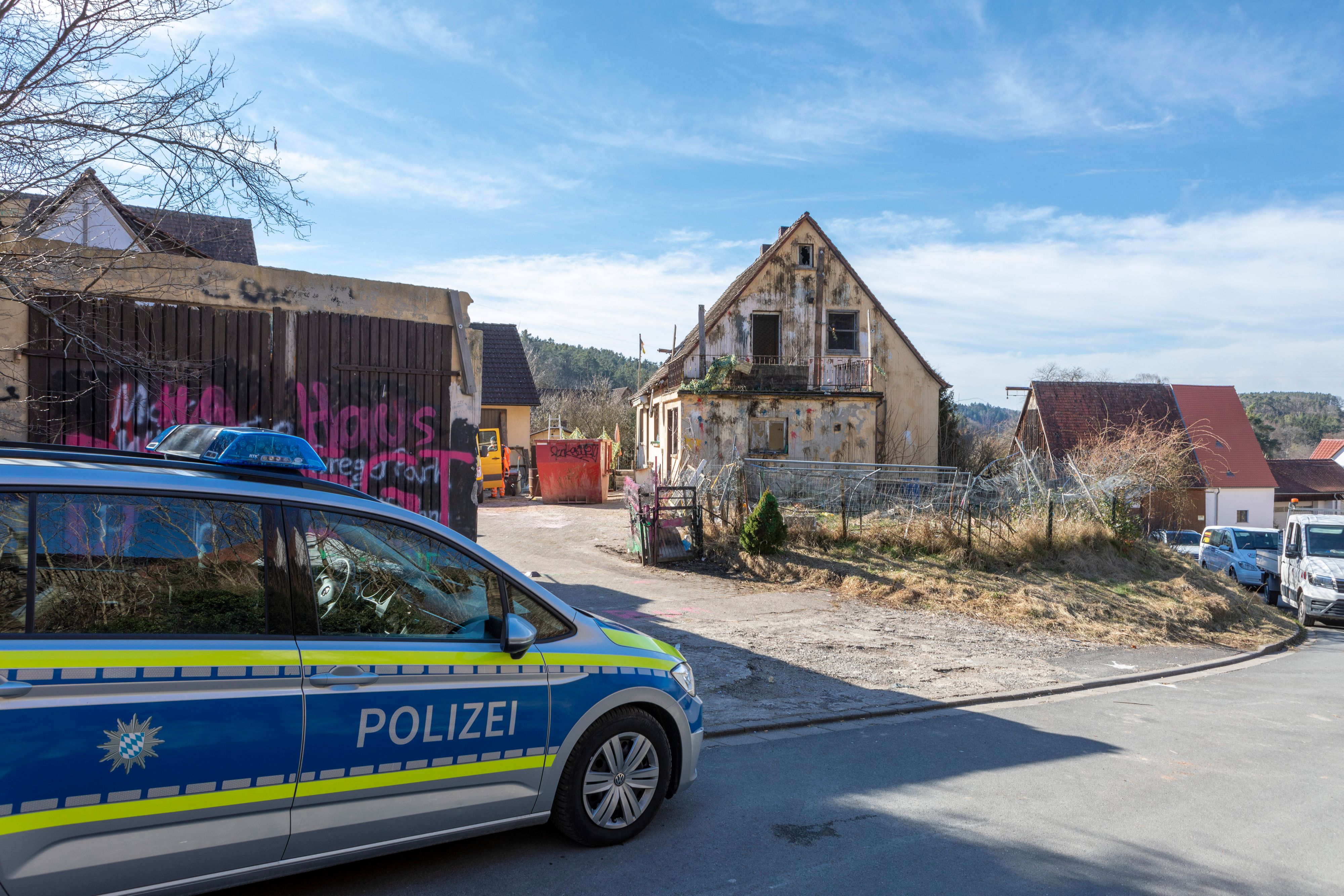 Die Gemeinde Emskirchen kaufte schon vor drei Jahren das Haus des Drachenlords, um es abzureissen (Bild von 2022).
