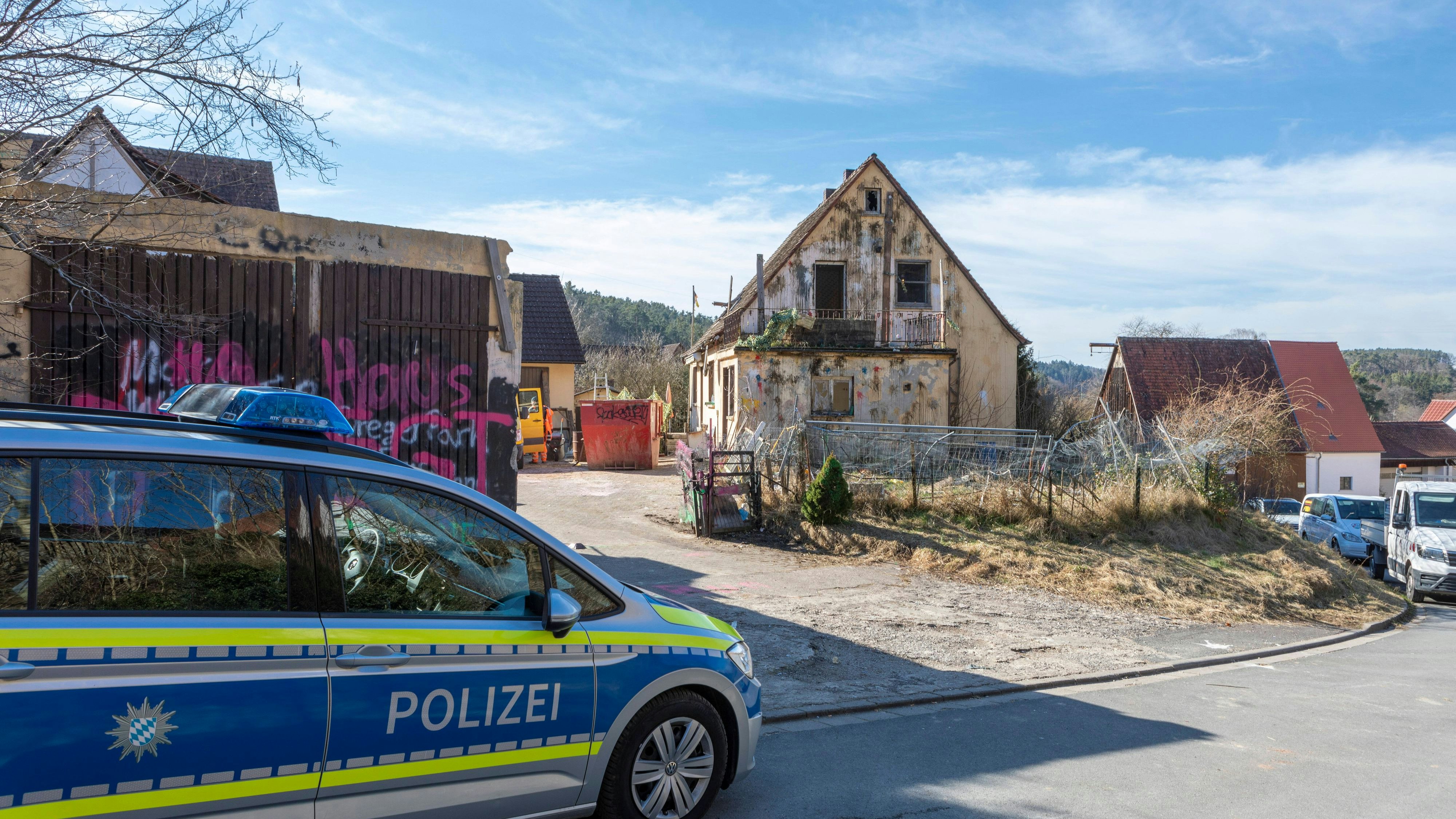 Die Gemeinde Emskirchen kaufte schon vor drei Jahren das Haus des Drachenlords, um es abzureissen (Bild von 2022).