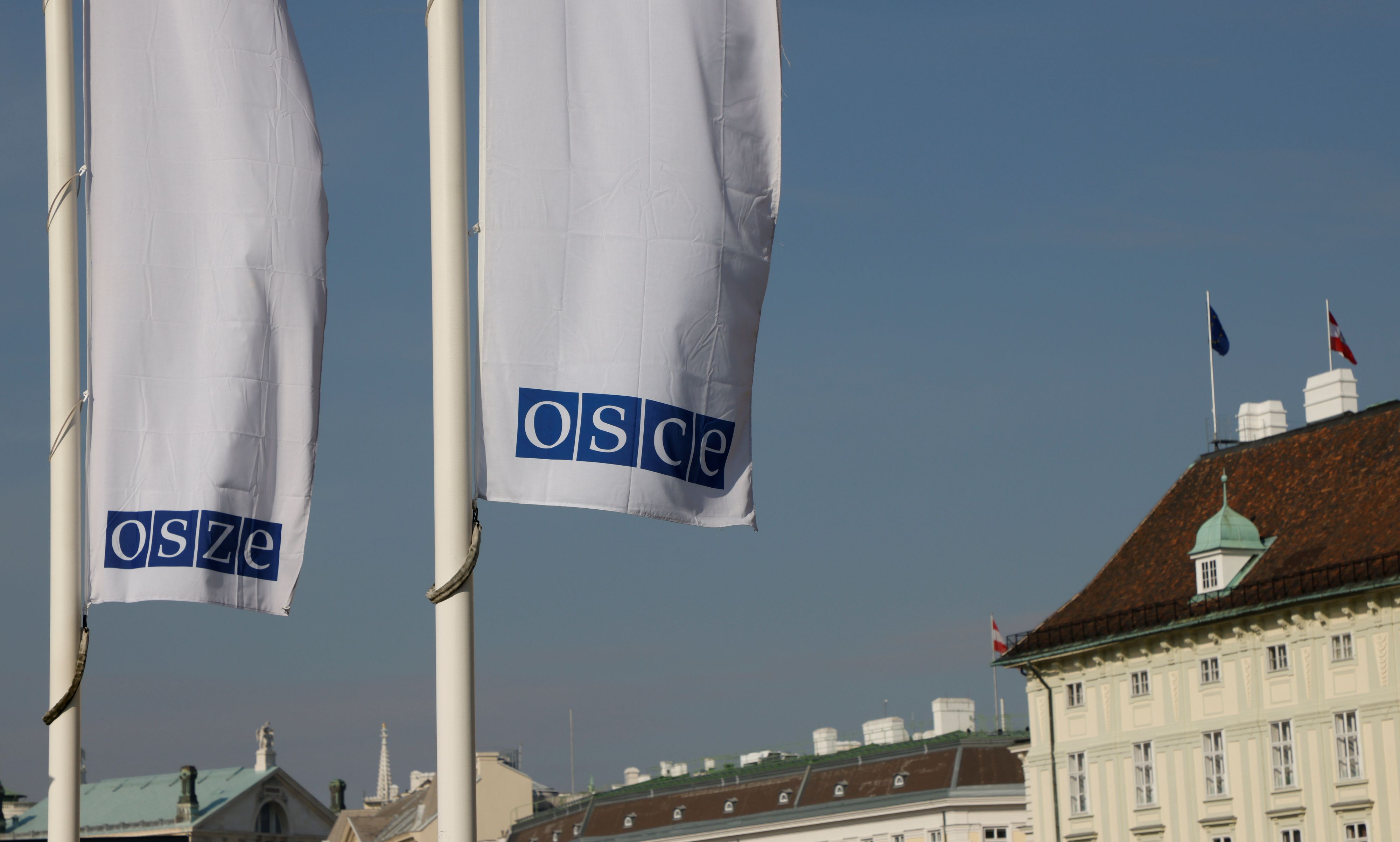 Die OSZE bzw. OSCE sitzt am Wiener Heldenplatz.