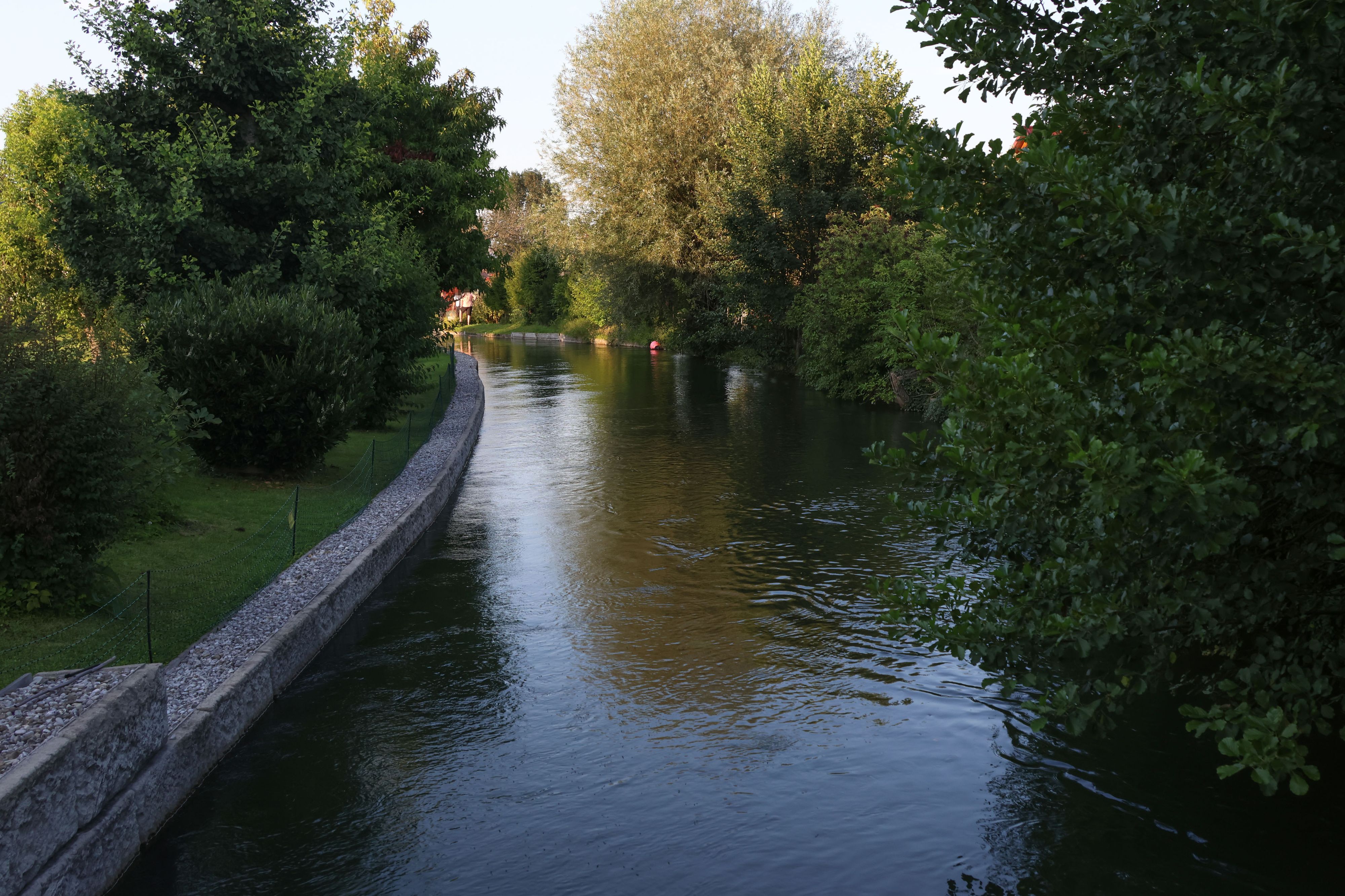 Tödliches Ereignis: Eine Frau trieb in Wels-Lichtenegg regungslos im Welser Mühlbach