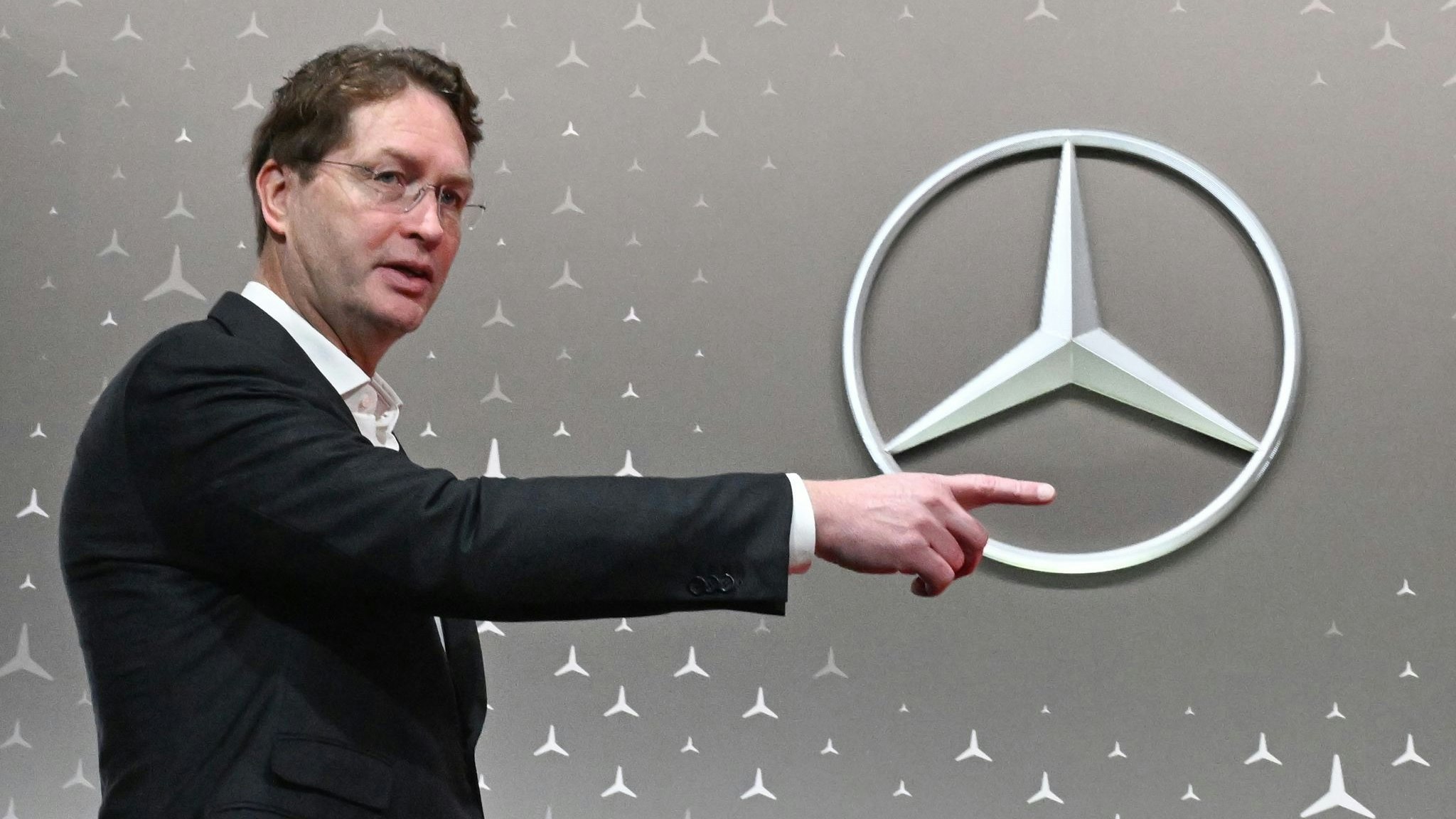 Mercedes-Chef, Ola Källenius, macht gegen das von der EU geplante Verbrennerverbot mobil.