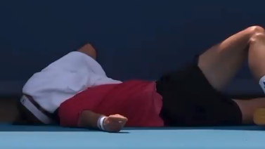 Heute.at - Beängstigend! Tennis-Star bricht wegen Hitze zusammen