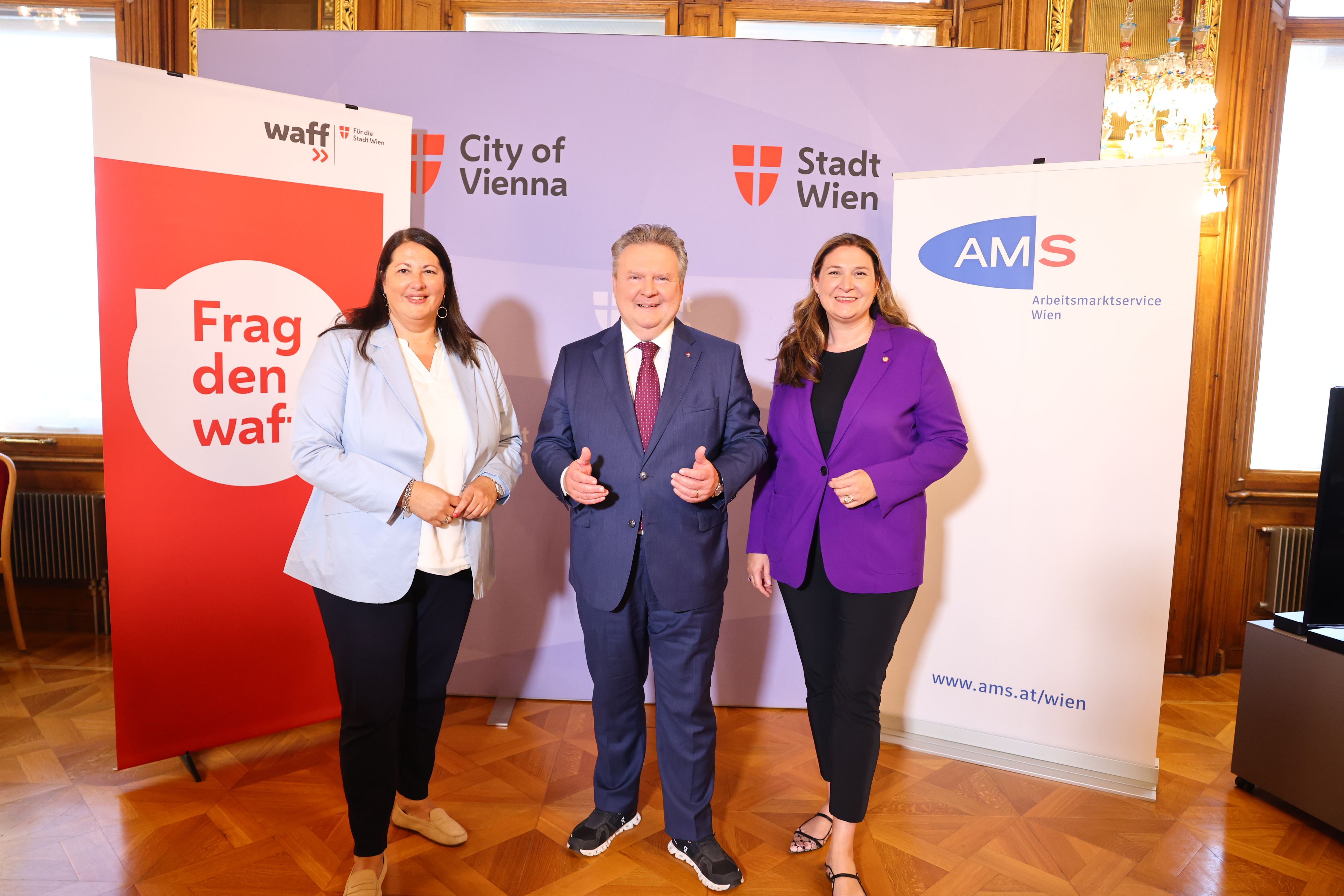 Frauenstadträtin Kathrin Gaál, Bürgermeister Michael Ludwig und Barbara Novak, Stadträtin für Finanzen, Wirtschaft, Arbeit (v.l.).
