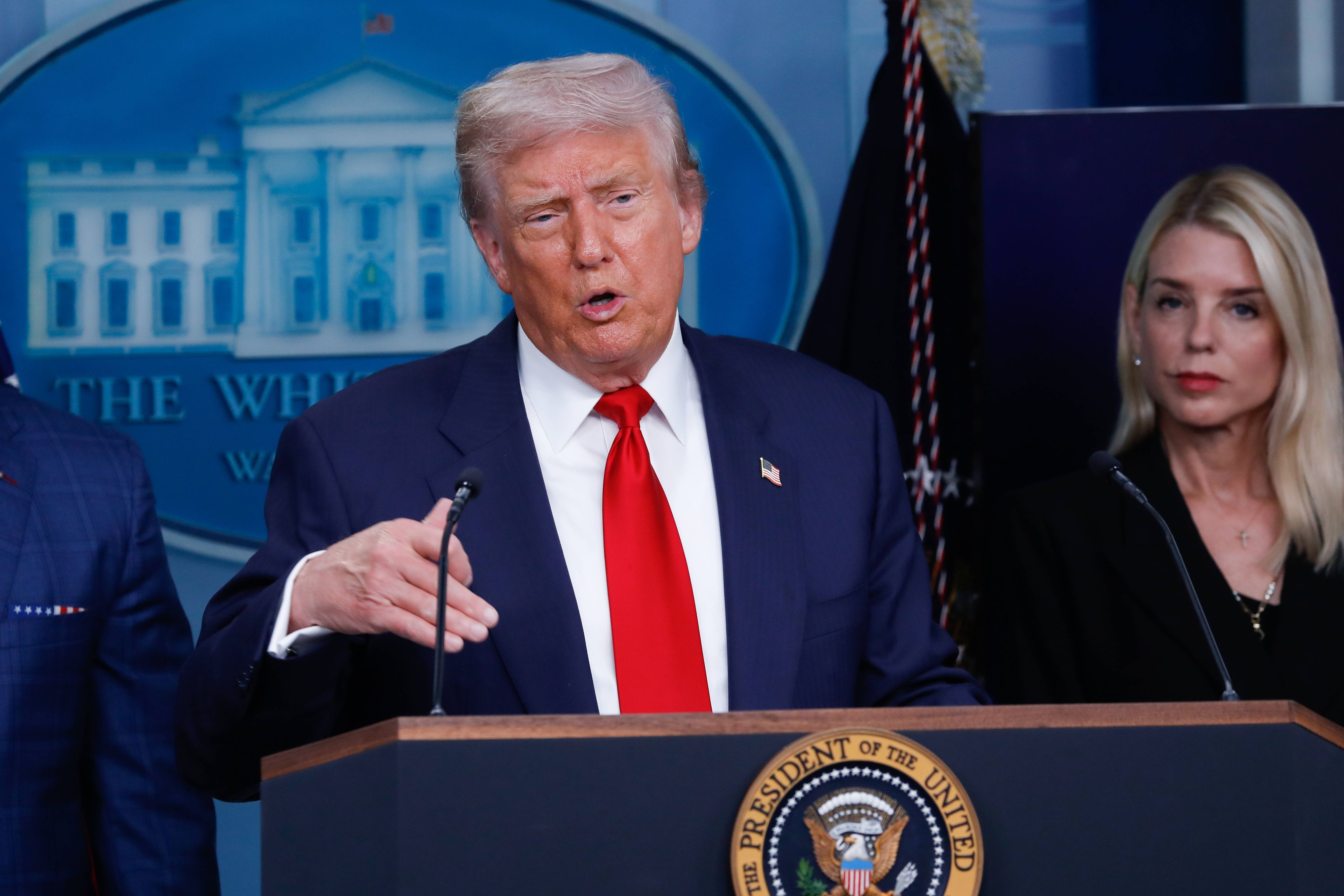 US-Präsident Donald Trump verschiebt angekündigte Strafzölle auf chinesische Importe erneut. 