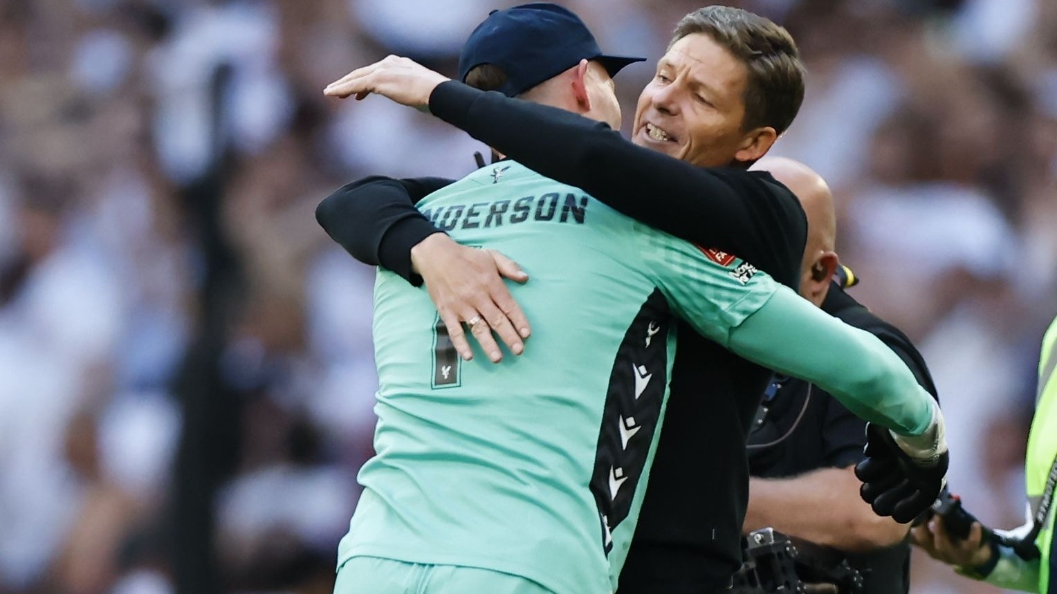 epa12110391 Crystal Palace's manager Oliver Glasner (R) and goalkeeper Dean Henderson celebrate winning the FA Cup Final soccer match between Crystal Palace and Manchester City, in London, Britain, 17 May 2025.  EPA/TOLGA AKMEN EDITORIAL USE ONLY. No use with unauthorized audio, video, data, fixture lists, club/league logos, 'live' services or NFTs. Online in-match use limited to 120 images, no video emulation. No use in betting, games or single club/league/player publications.