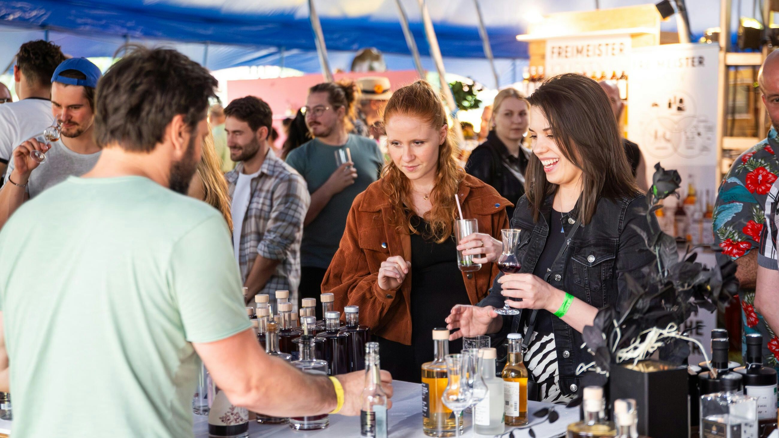 An 3 spektakulären Tage präsentieren über 150 Bars &amp; Brands ihre Cocktails, Craft Beers, Wein, Coffee &amp; mehr.