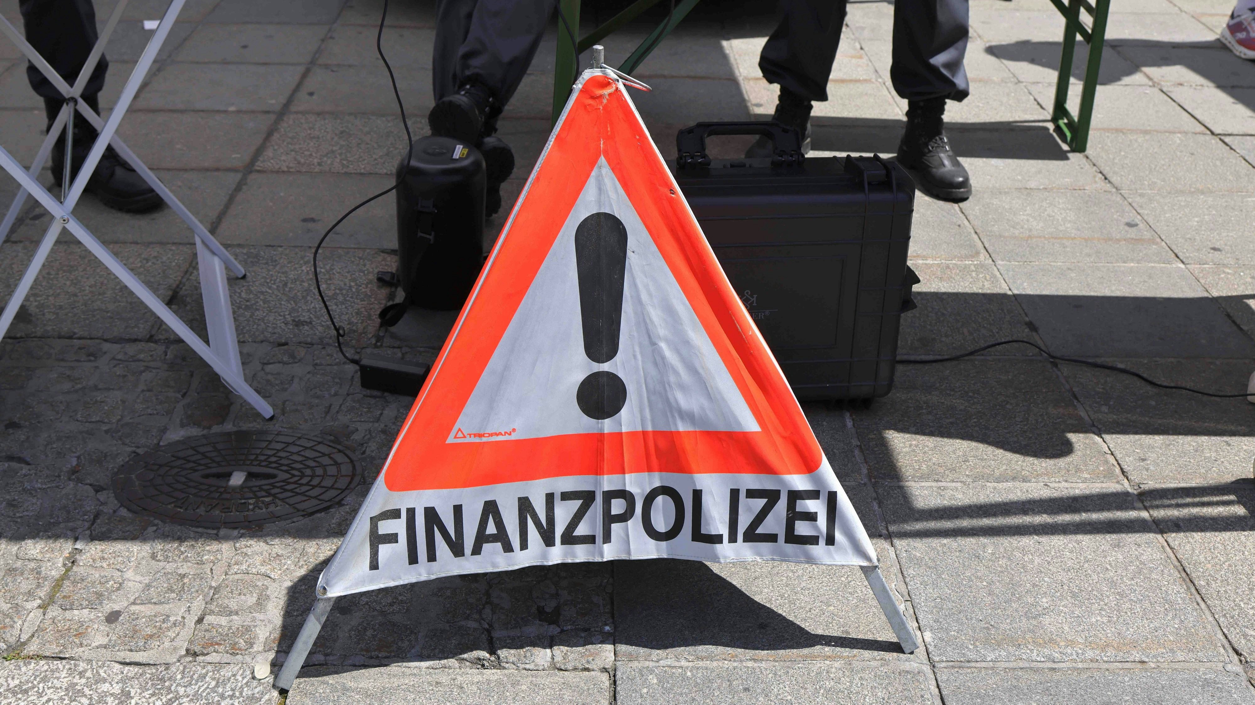 Heute.at - Über 5.000 Sozialbetrüger gefasst – Karner zieht Bilanz