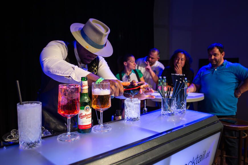 Wir verlosen 5x2 All-In-Tickets für das LIQUID MARKET Festival von 28.-30.8.2025 im Otto-Wagner-Areal am Wiener Wilhelminenberg.