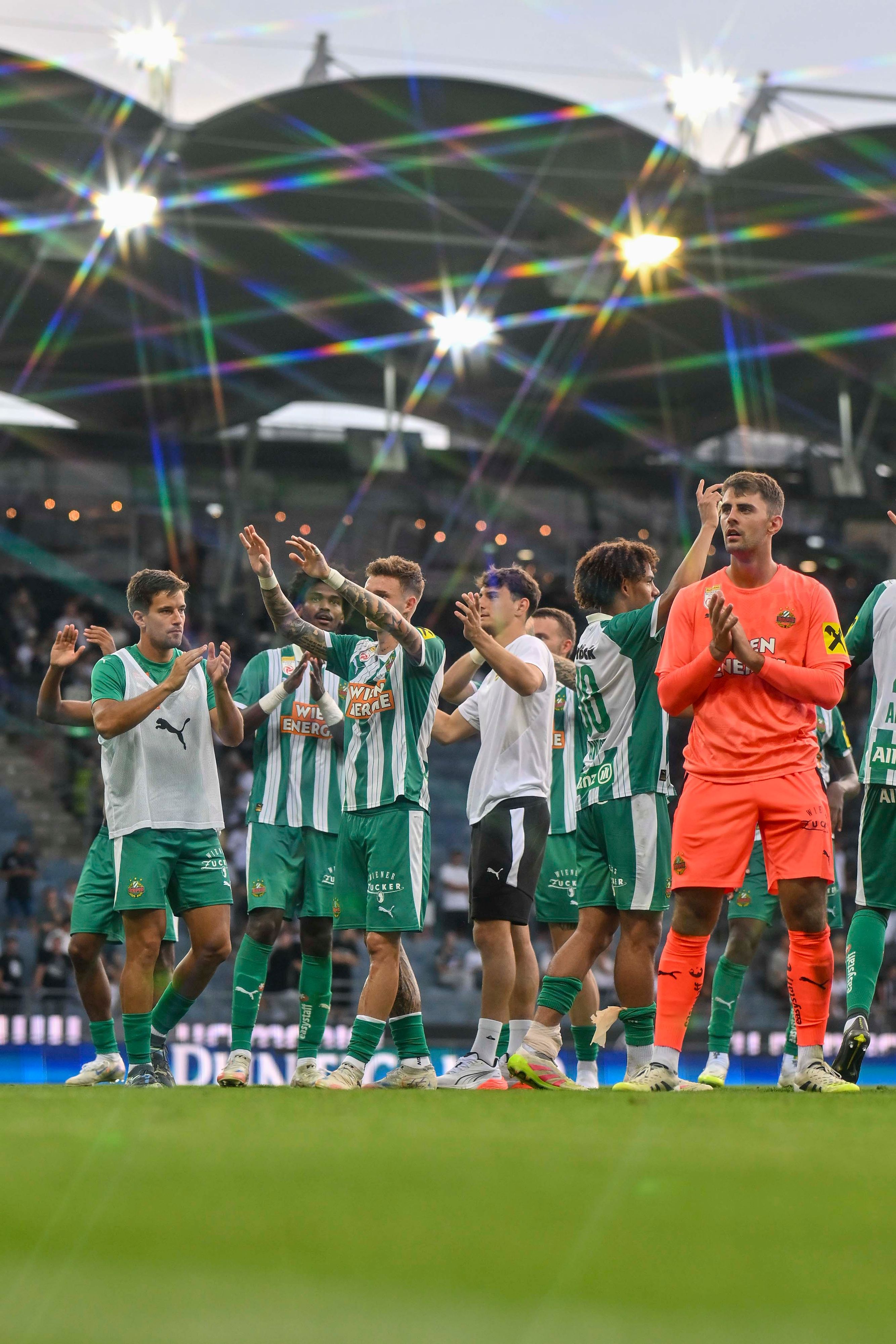 Rapid feiert den 2:1-Sieg in Graz.