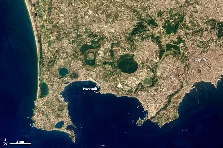 Die Phlegräischen Felder (Campi Flegrei) stehen unter konstanter Beobachtung. Sie gelten als einer der gefährlichsten Vulkane Europas.