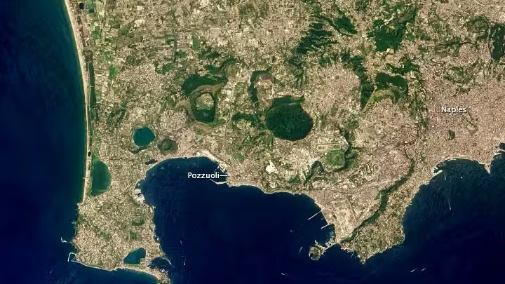 Heute.at - Tiefer Riss – Phlegräische Felder vor dem Ausbruch?