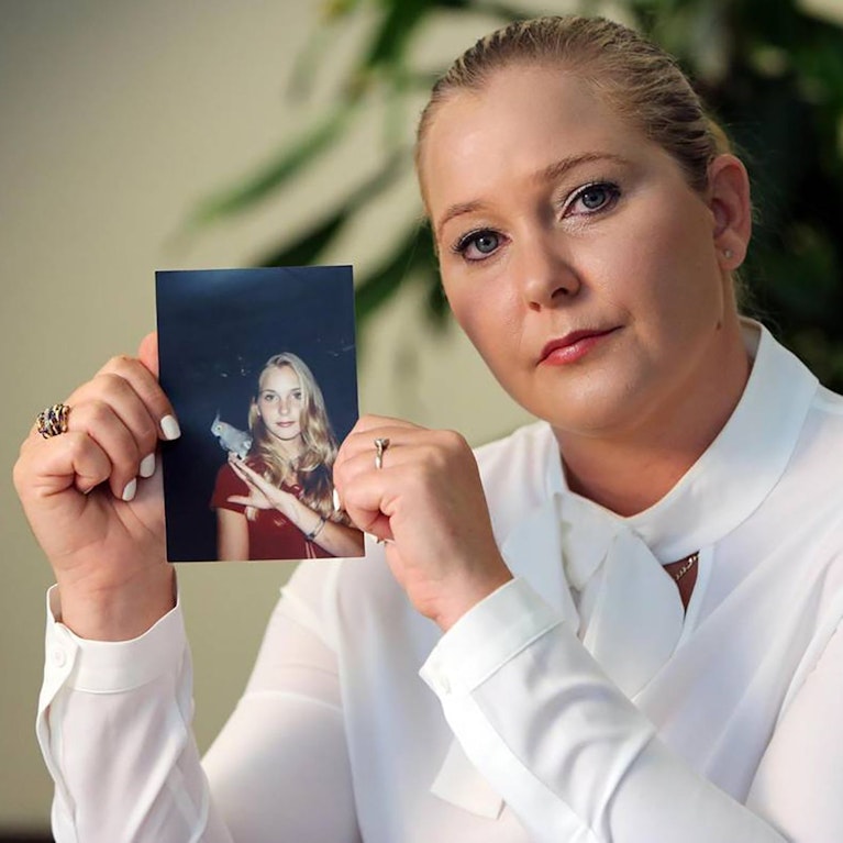 Victoria Roberts Giuffre war drei Jahre lang in den Fängen des Sex-Täters Jeffrey Epstein. Später verklagte sie ihre Peiniger und stürzte Briten-Prinz Andrew. Im April beging sie Suizid, jetzt erscheinen posthum ihre Erinnerungen. Kommen nun weitere Verbrechen ans Licht?