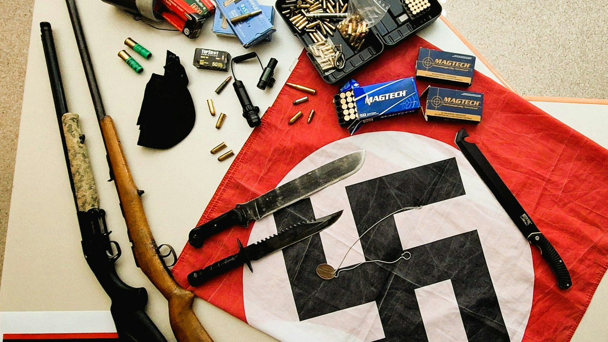 Heute.at - Waffen, Hakenkreuz, Heroin – Neo-Nazi (36) in Haft