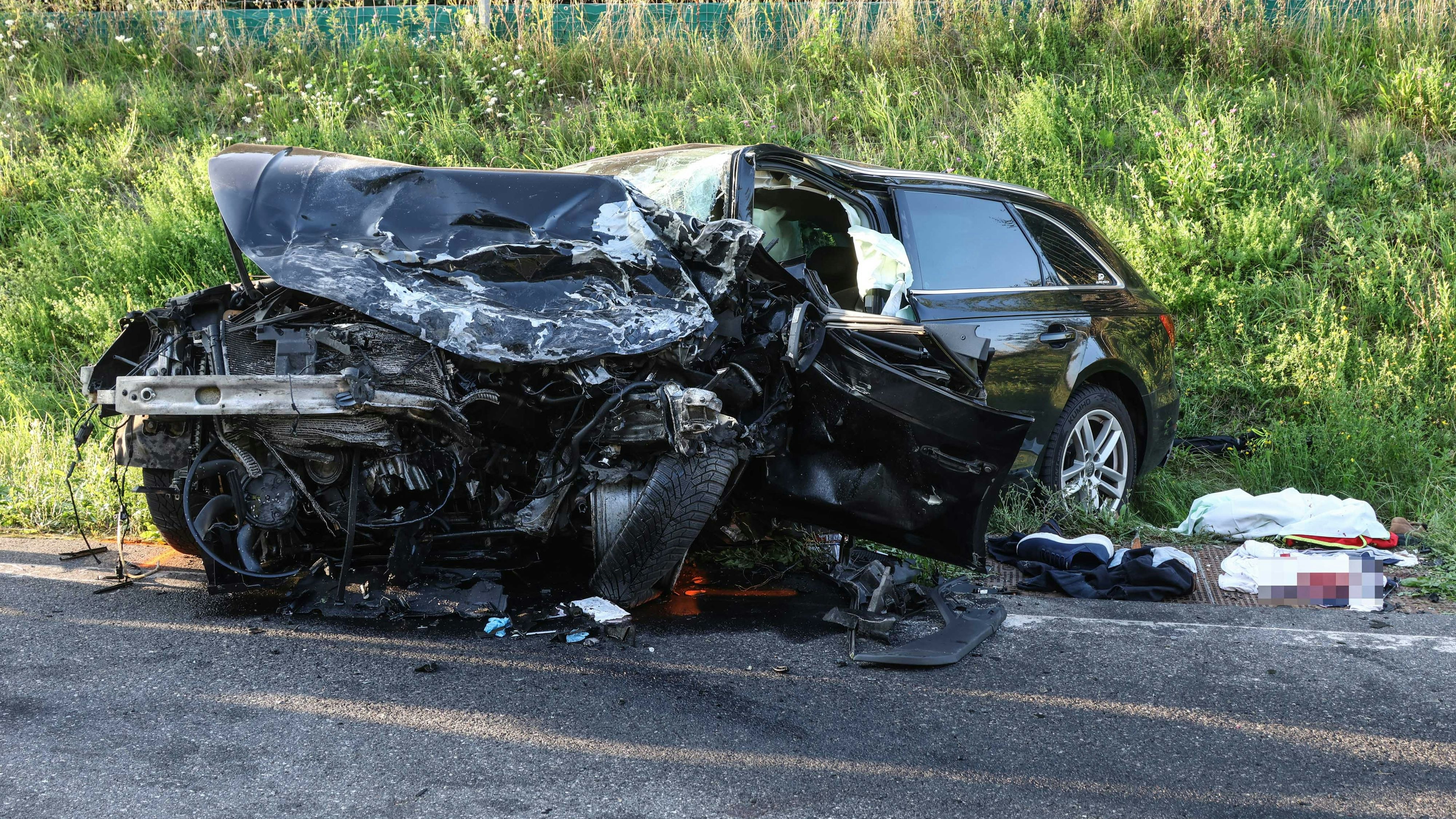 Heute.at - Schwerer Frontal-Crash auf Wiener Straße – zwei Tote