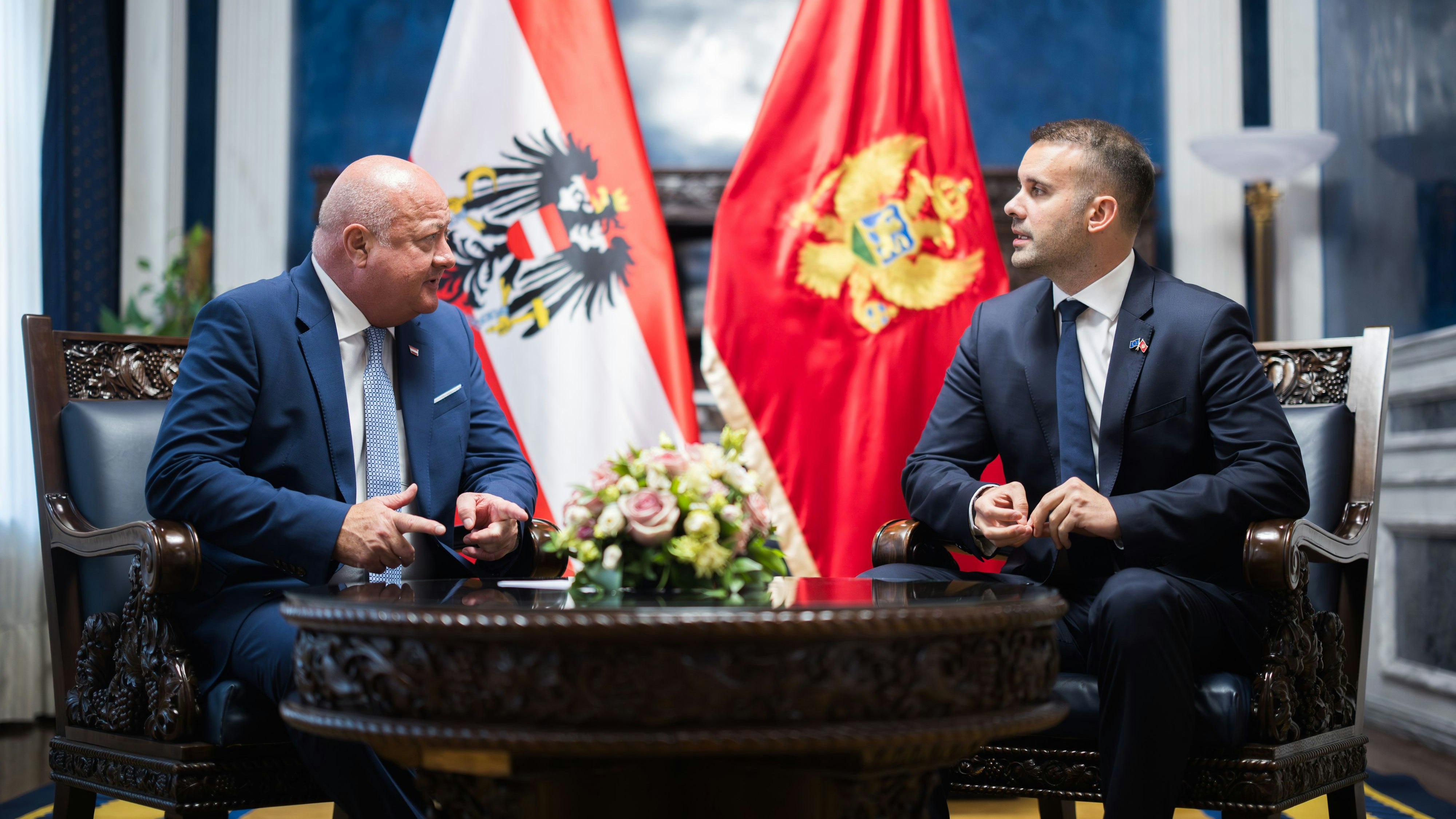 Stocker im Gespräch mit Spajic.