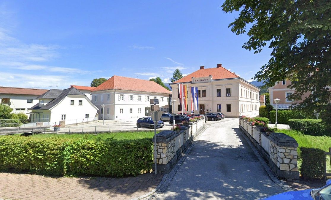 Lavamünd - hier lebte die Bank-Chefin (im Bild das Rathaus).