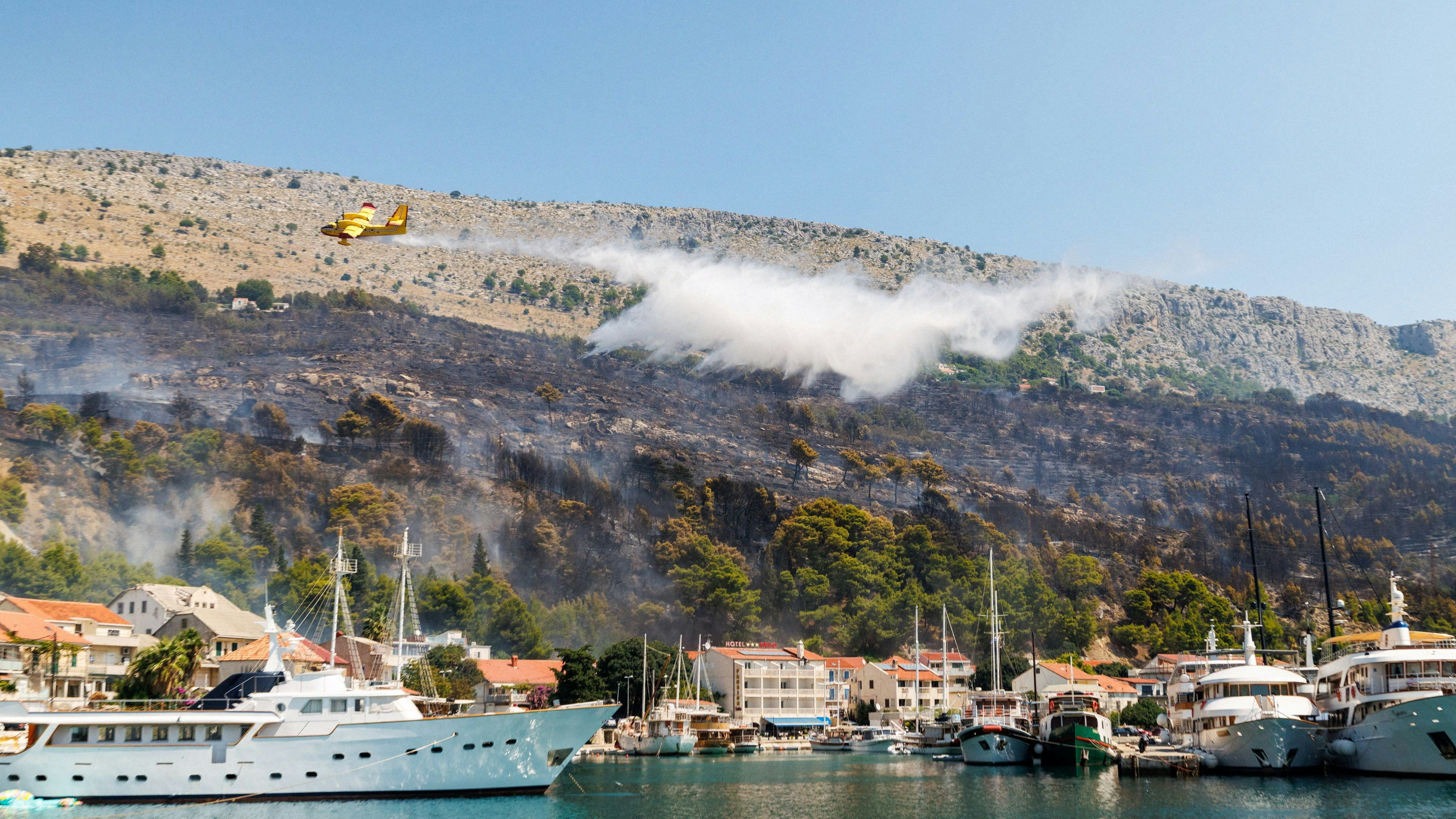 Heute.at - Feuer-Inferno in Urlaubsregion – Touristen in Sorge