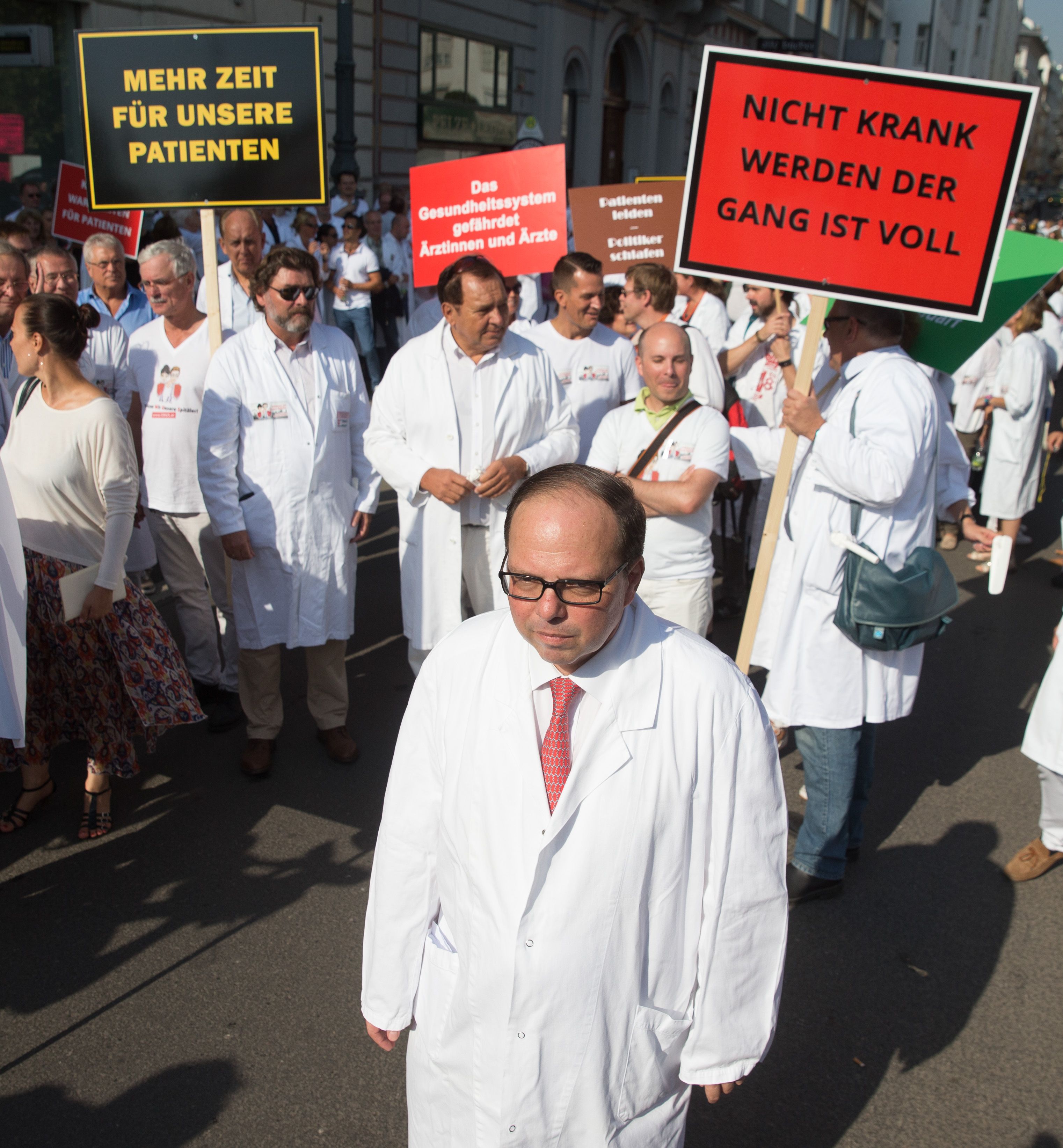 Ärzte in Kärnten sind mit ihrer Bezahlung unzufrieden und kündigen für kommenden Montag einen Streik an (Sujetfoto).