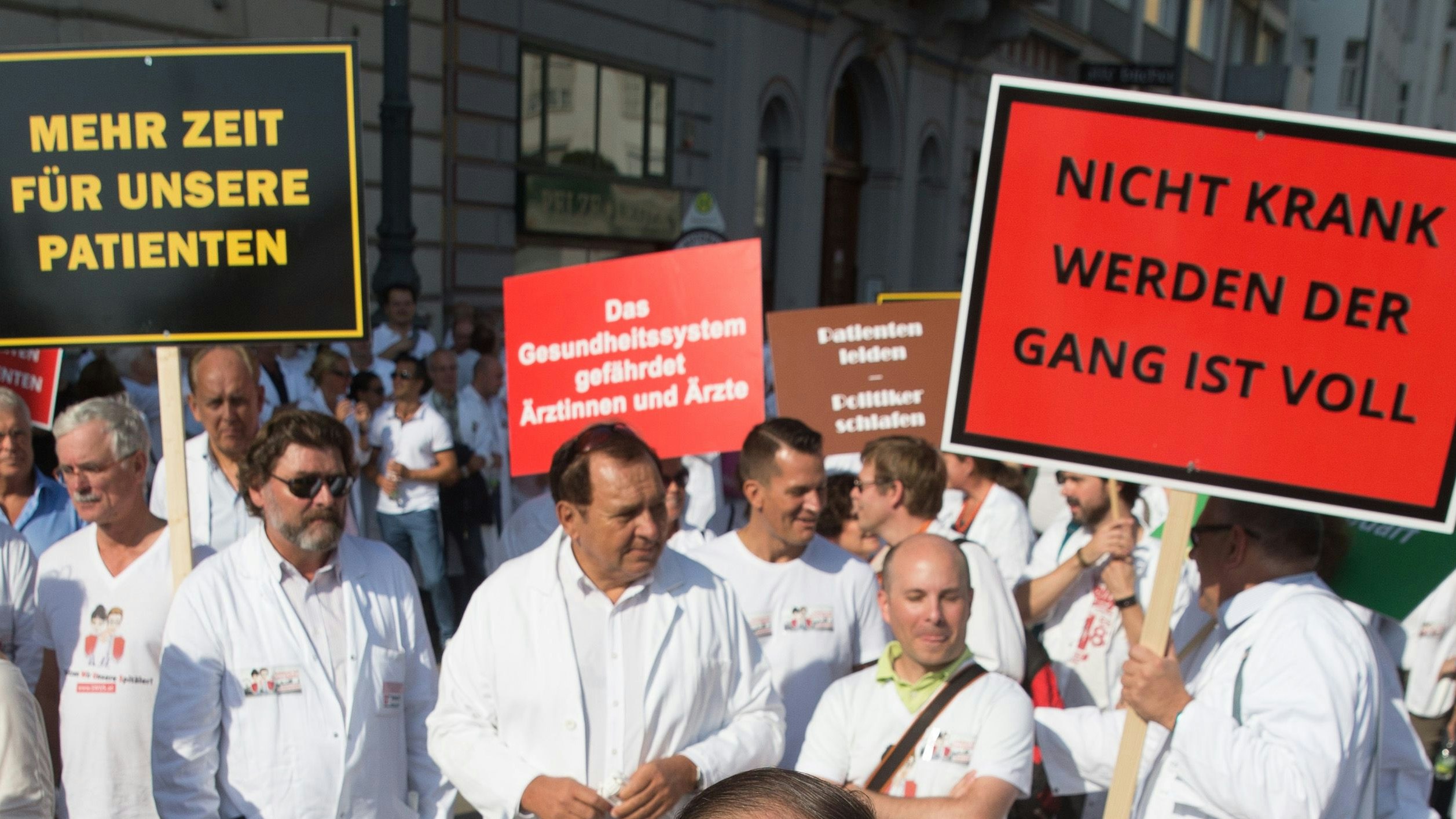 Ärzte in Kärnten sind mit ihrer Bezahlung unzufrieden und kündigen für kommenden Montag einen Streik an.