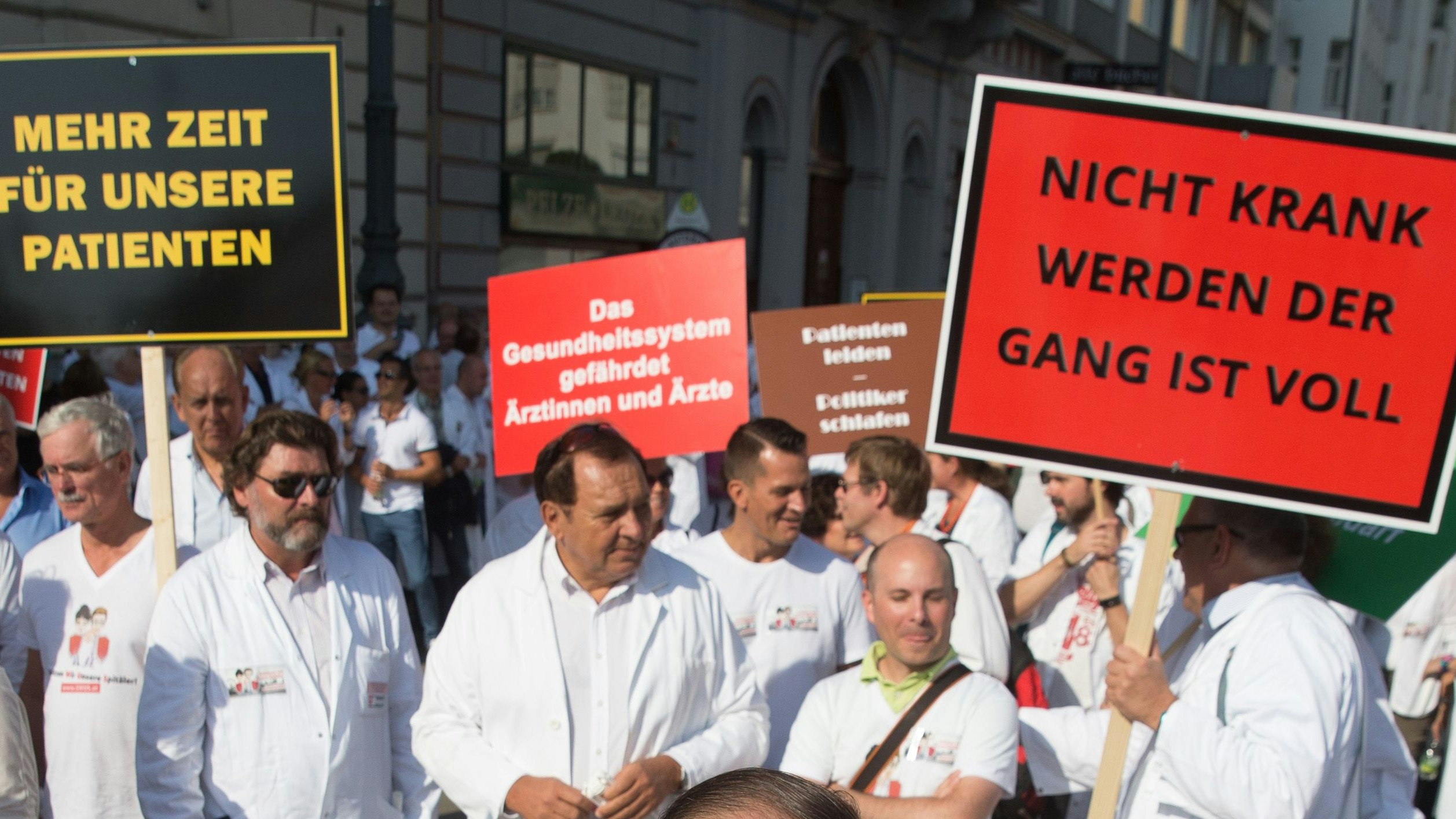 Heute.at - Ärzte streiken – sie sperren Praxen, fordern mehr Geld