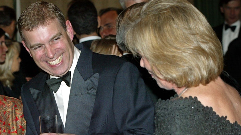 Entjungfert mit 11, zahllose Affären, wegen sexuellem Missbrauch verklagt, Freund von Sex-Täter Jeffrey Epstein und US-Präsident Donald Trump: Prinz Andrew, Bruder von König Charles, hat wenig ausgelassen. Eine neue Biographie beschreibt sein zügelloses Leben.