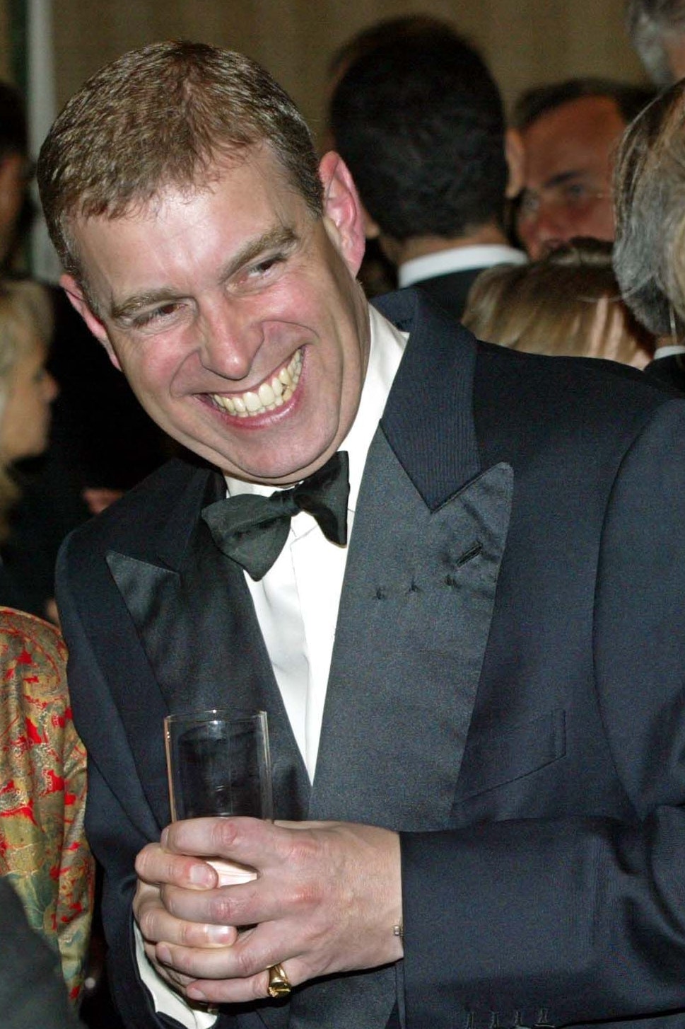 Prinz Andrew 2002 bei einer Party in New York City: Laut einer neuen Biographie hatte der Bruder von König Charles mehr als 1.000 Sex-Partnerinnen