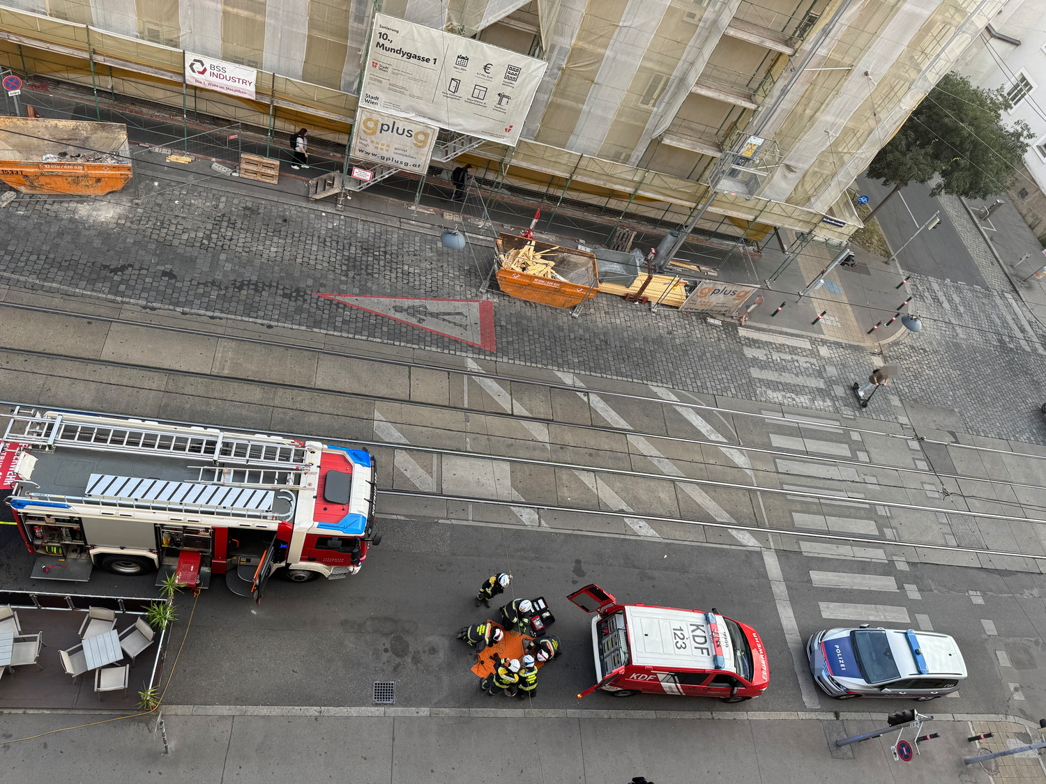 Am Dienstag eilten die Einsatzkräfte zu einem Zimmerbrand in der Quellenstraße