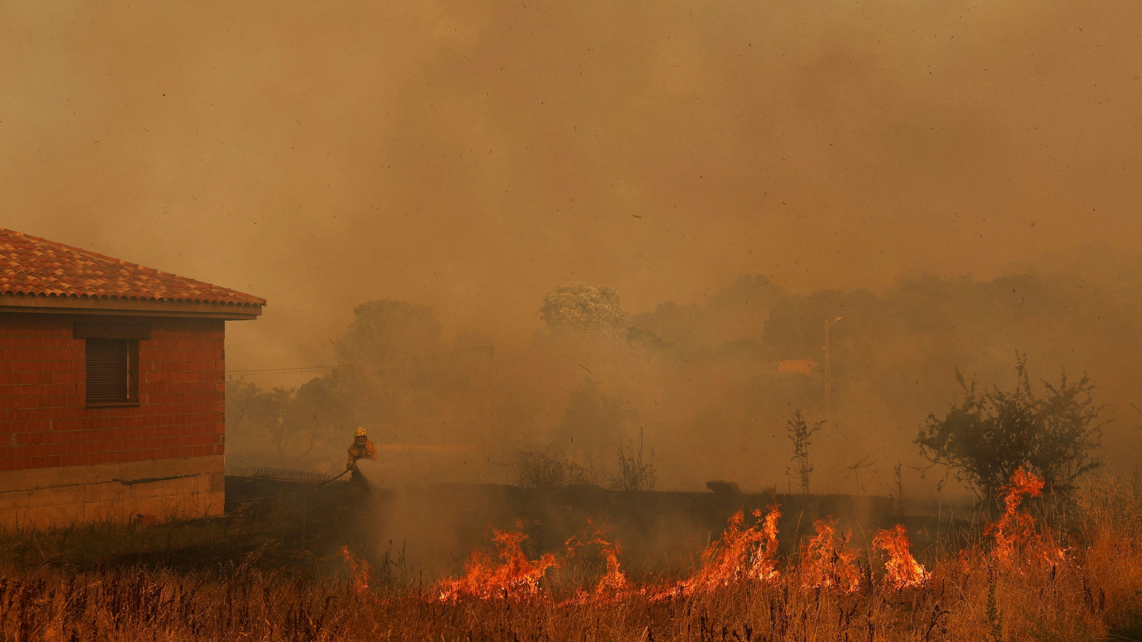 Heute.at - Feuerhölle in Spanien fordert erstes Todesopfer