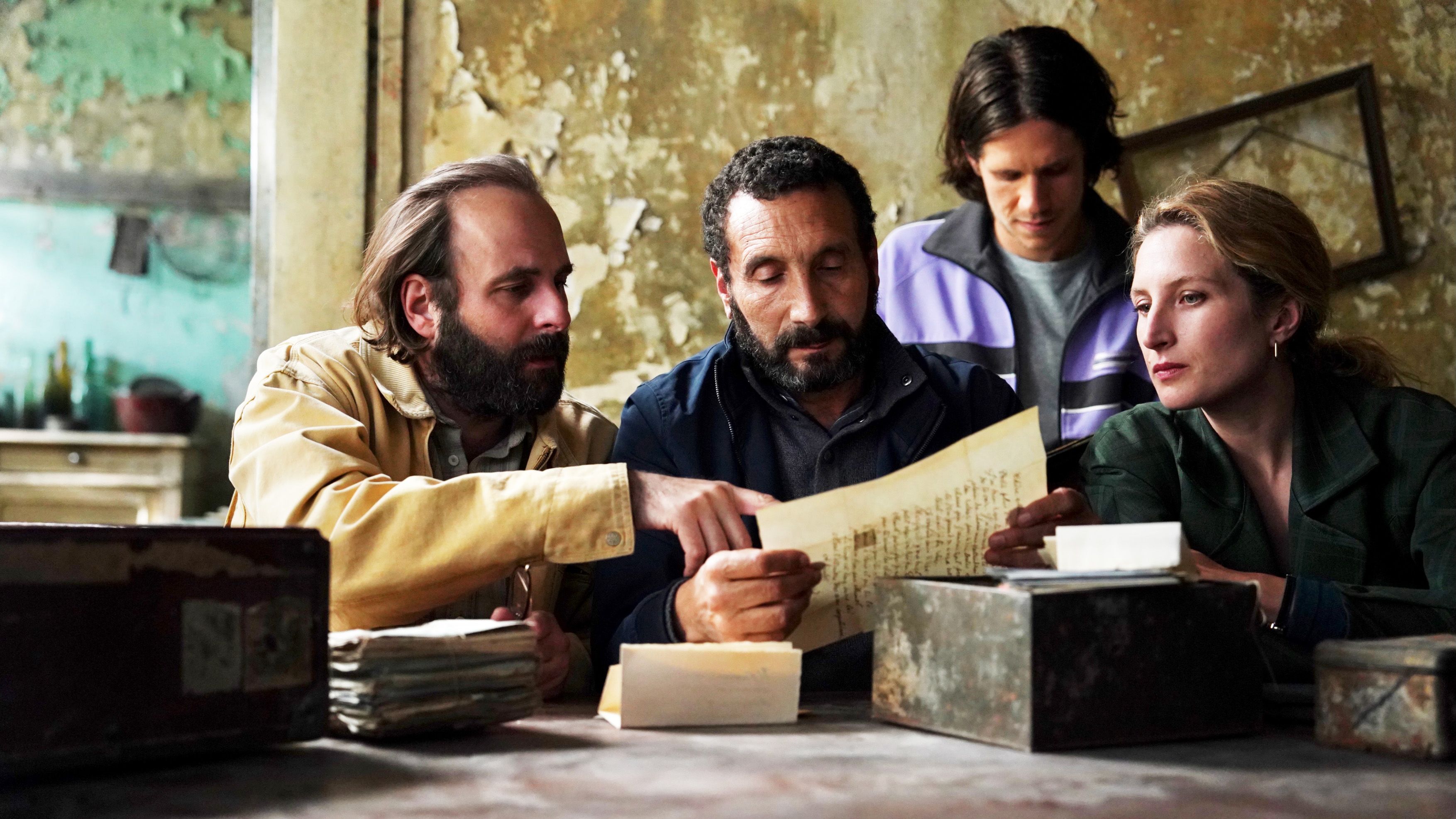 Familienzusammenführung mit Vincent Macaigne, Zinedine Soualem, Abraham Wapler und Julia Piaton (v.l.)