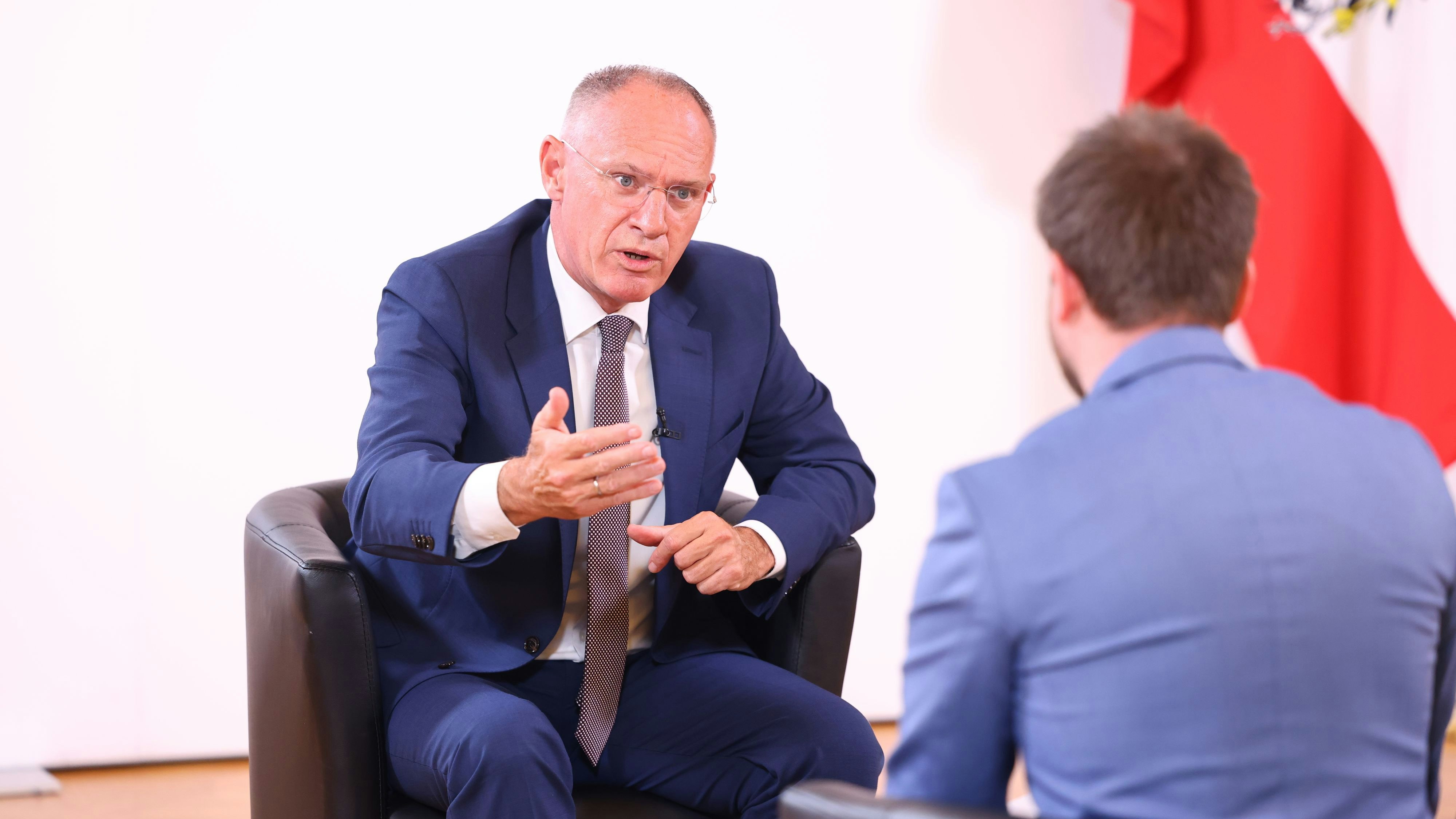 Heute.at - Ansage an die AMS-Trickser: Wir erwischen sie alle!